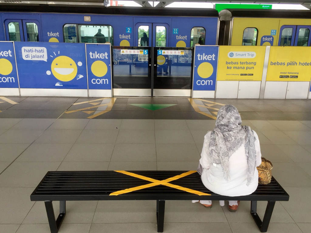 Social Distancing  di  MRT
