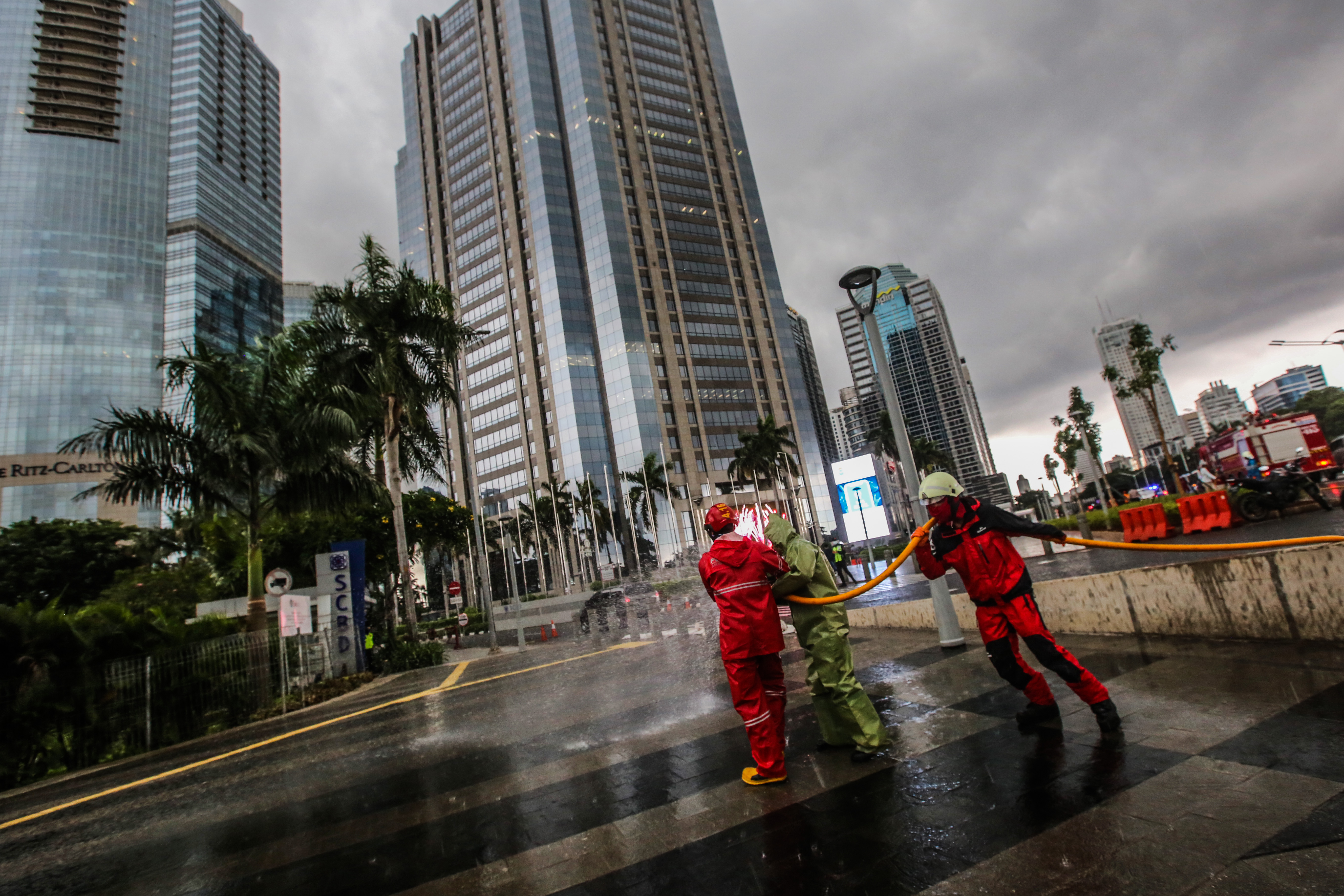 Penyemprotan Disinfektan di Ibu Kota