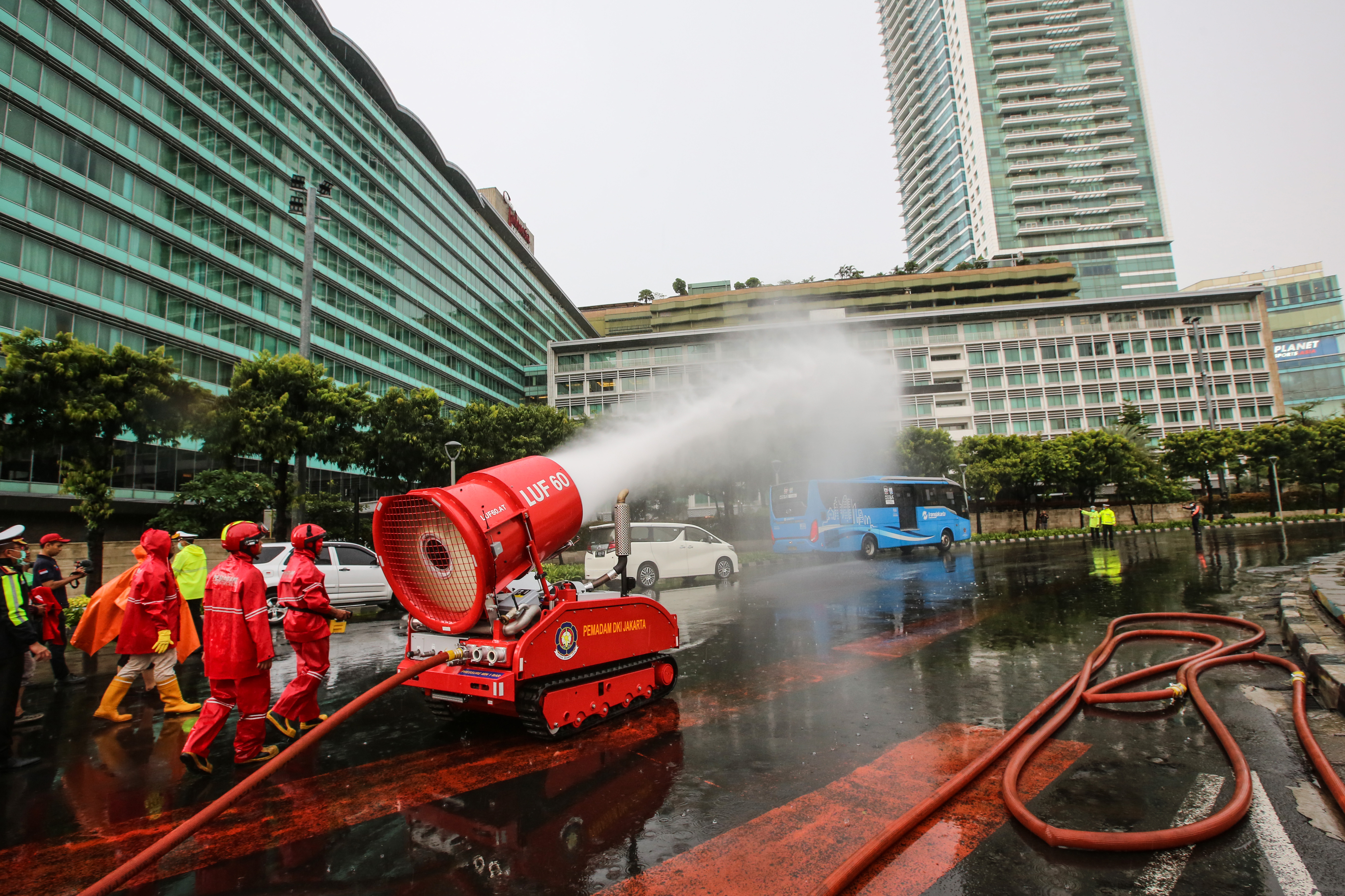 Penyemprotan Disinfektan di Ibu Kota