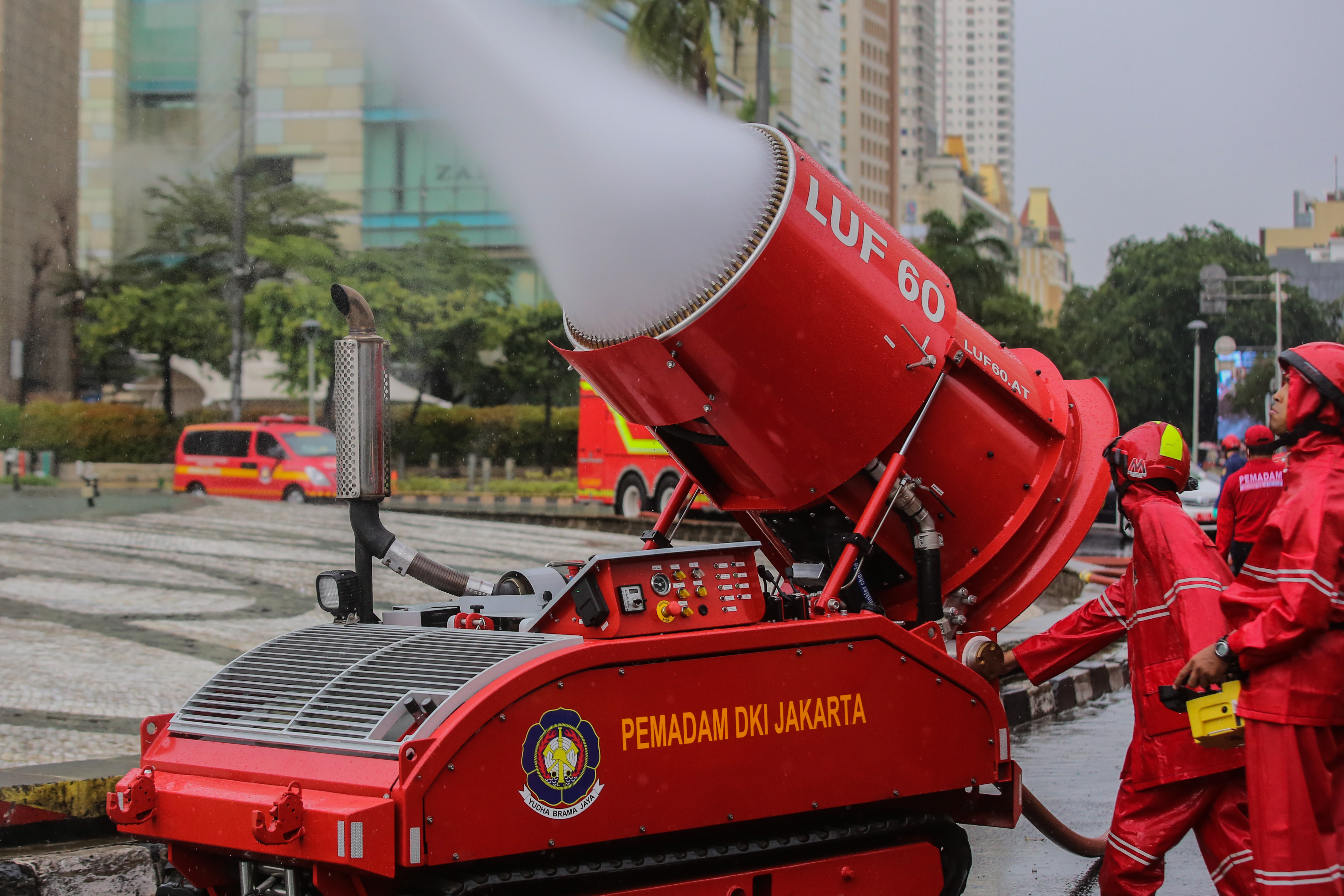 Penyemprotan Disinfektan di Ibu Kota