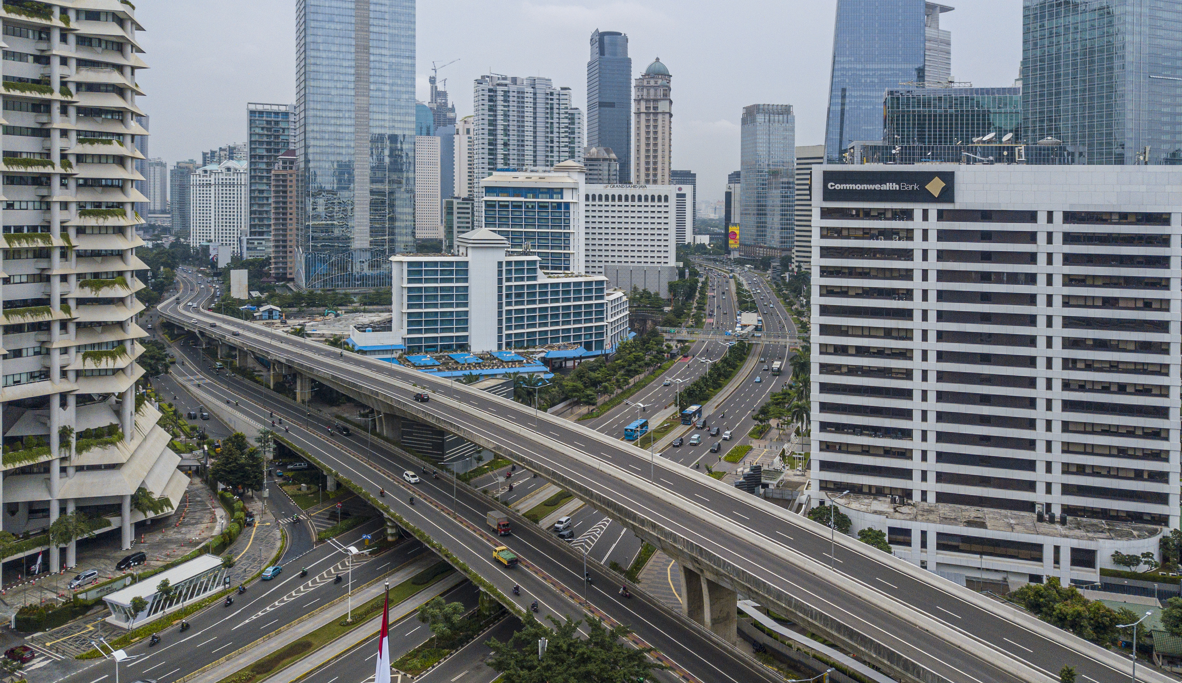 Jalan Protokol Jakarta Kamis Pagi Lengang