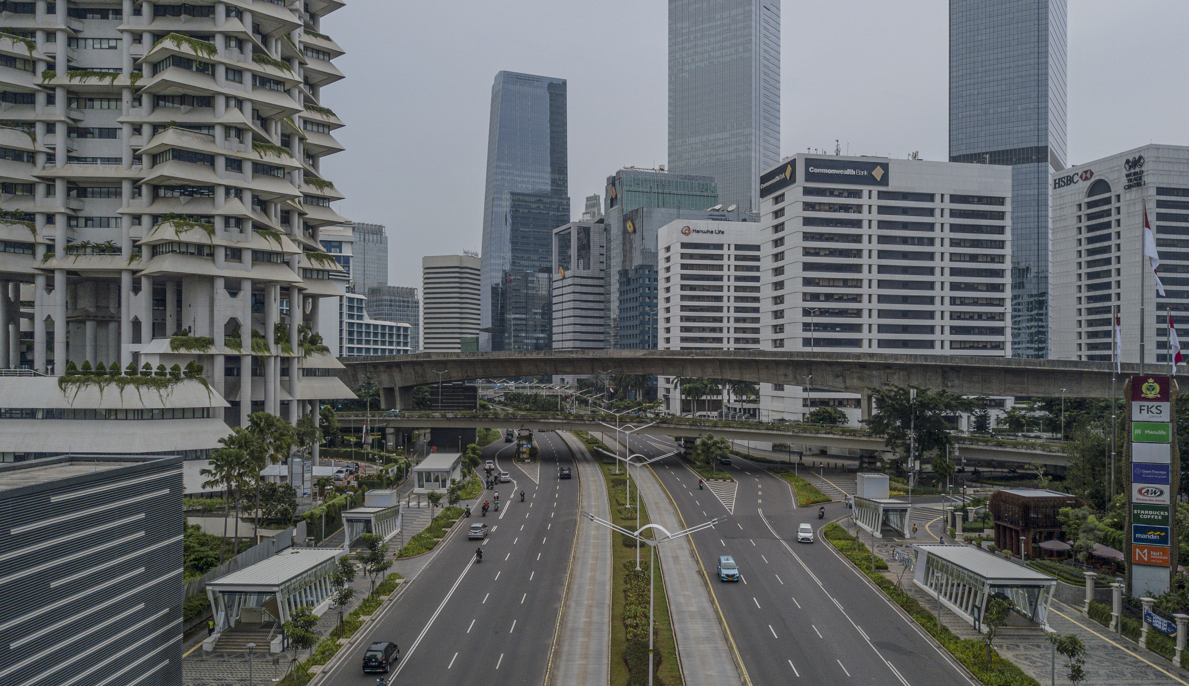 Jalan Protokol Jakarta Kamis Pagi Lengang