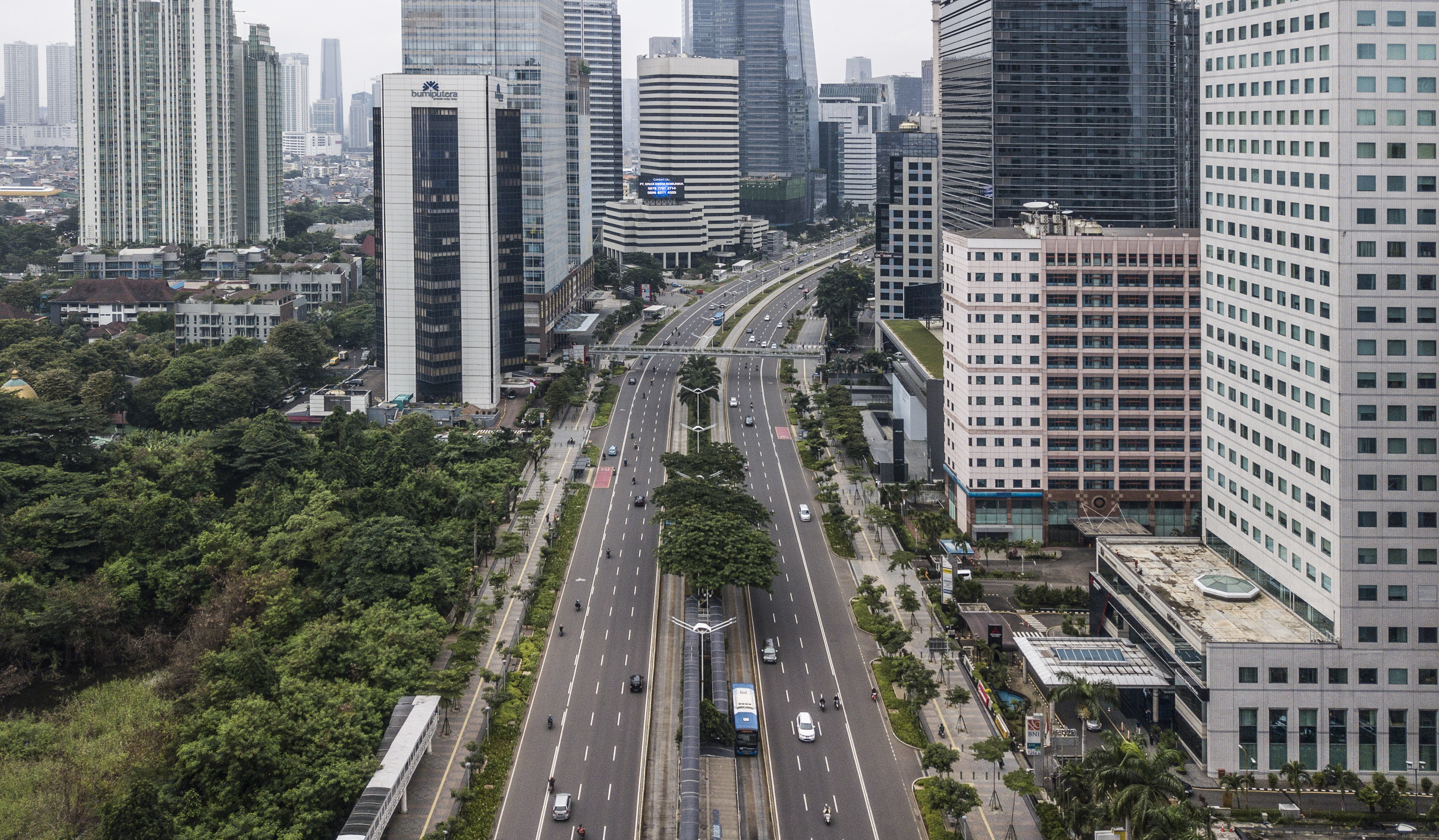 Jalan Protokol Jakarta Kamis Pagi Lengang