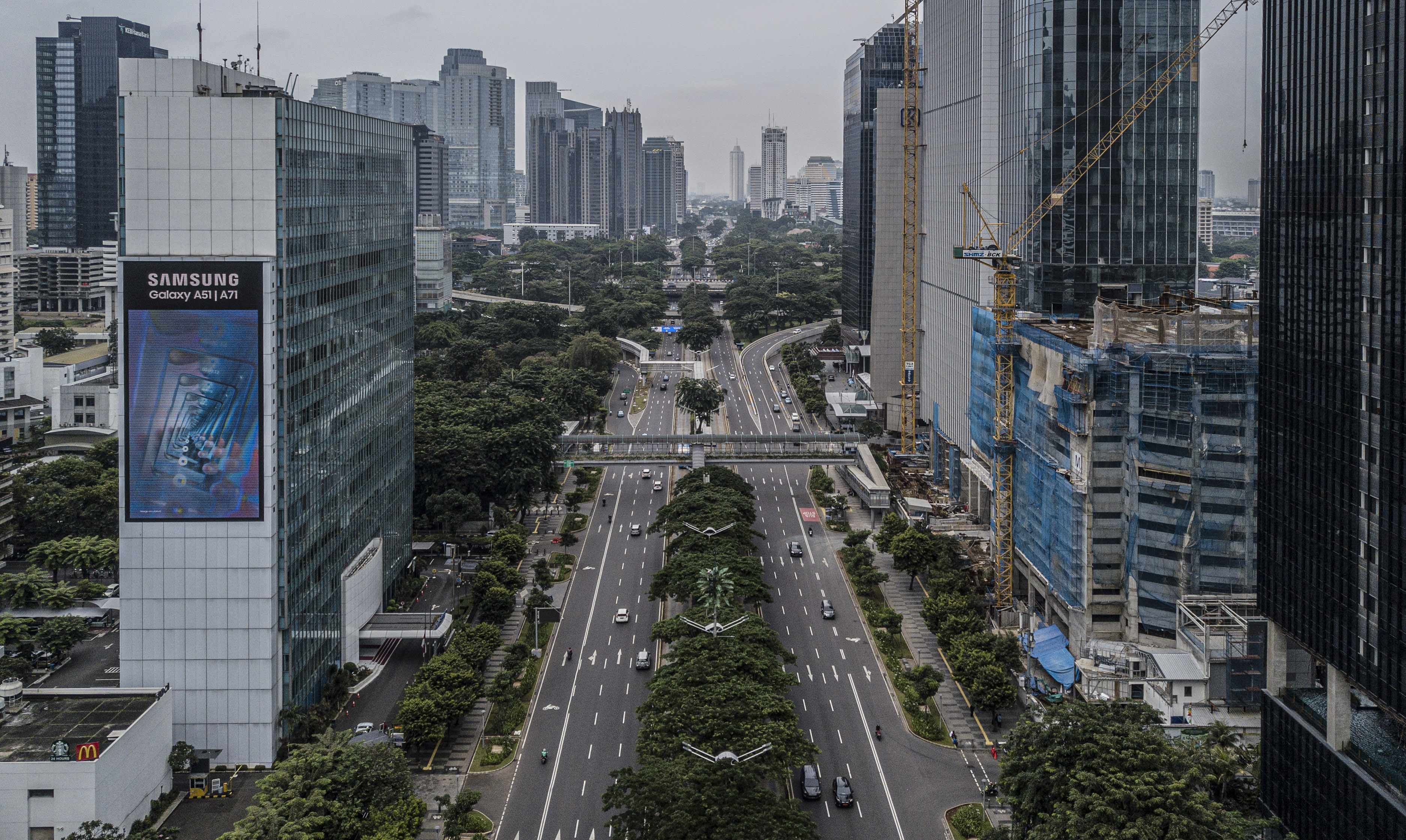 Jalan Protokol Jakarta Kamis Pagi Lengang