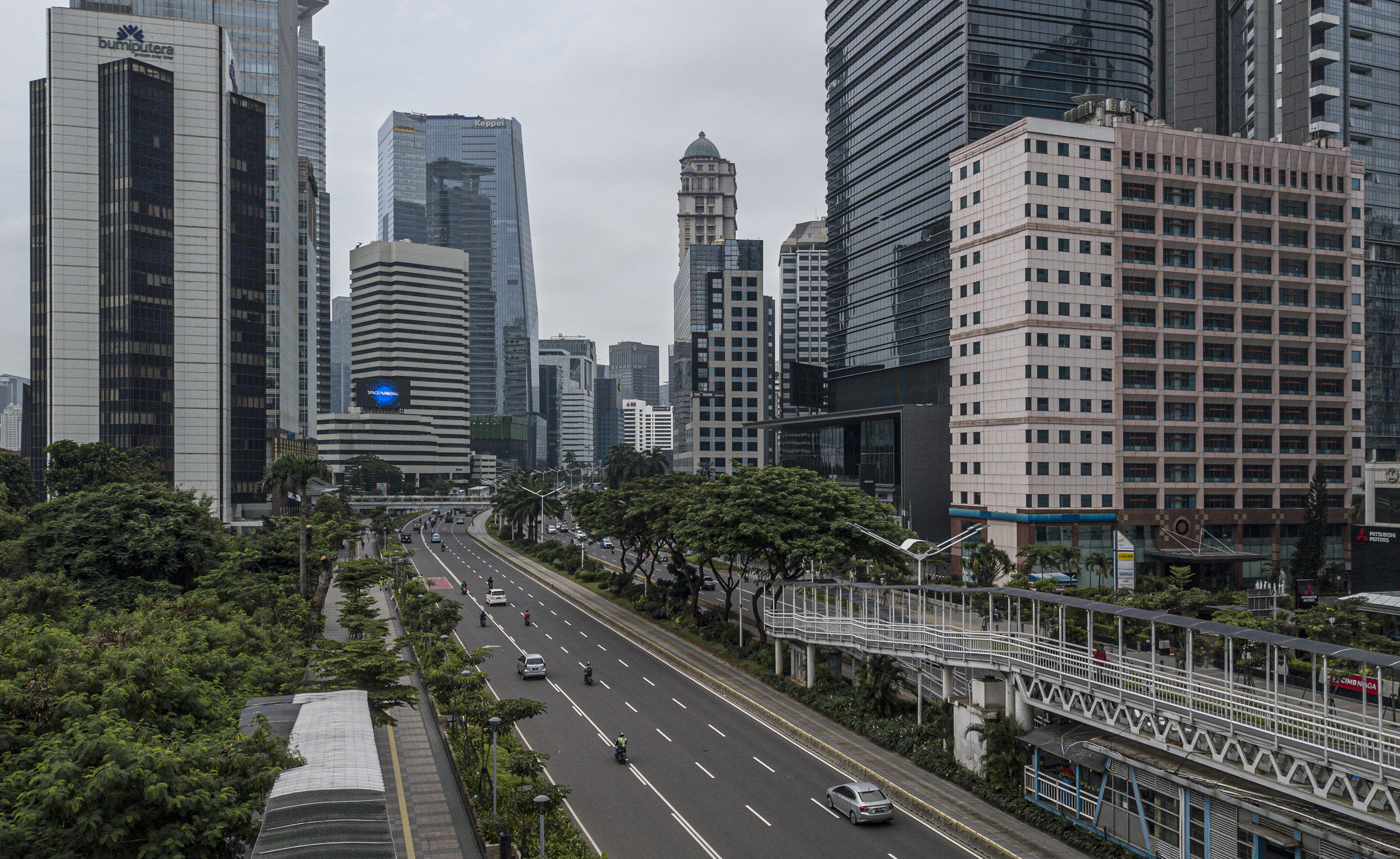 Jalan Protokol Jakarta Kamis Pagi Lengang