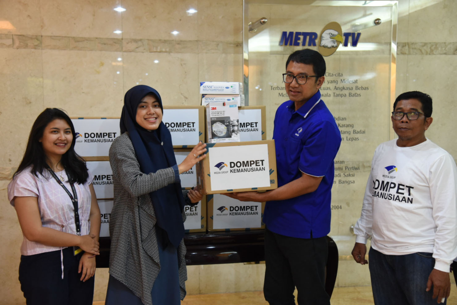 Bantuan Masker dan Sarung Tangan 