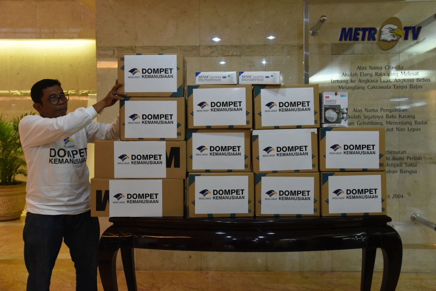 Bantuan Masker dan Sarung Tangan 