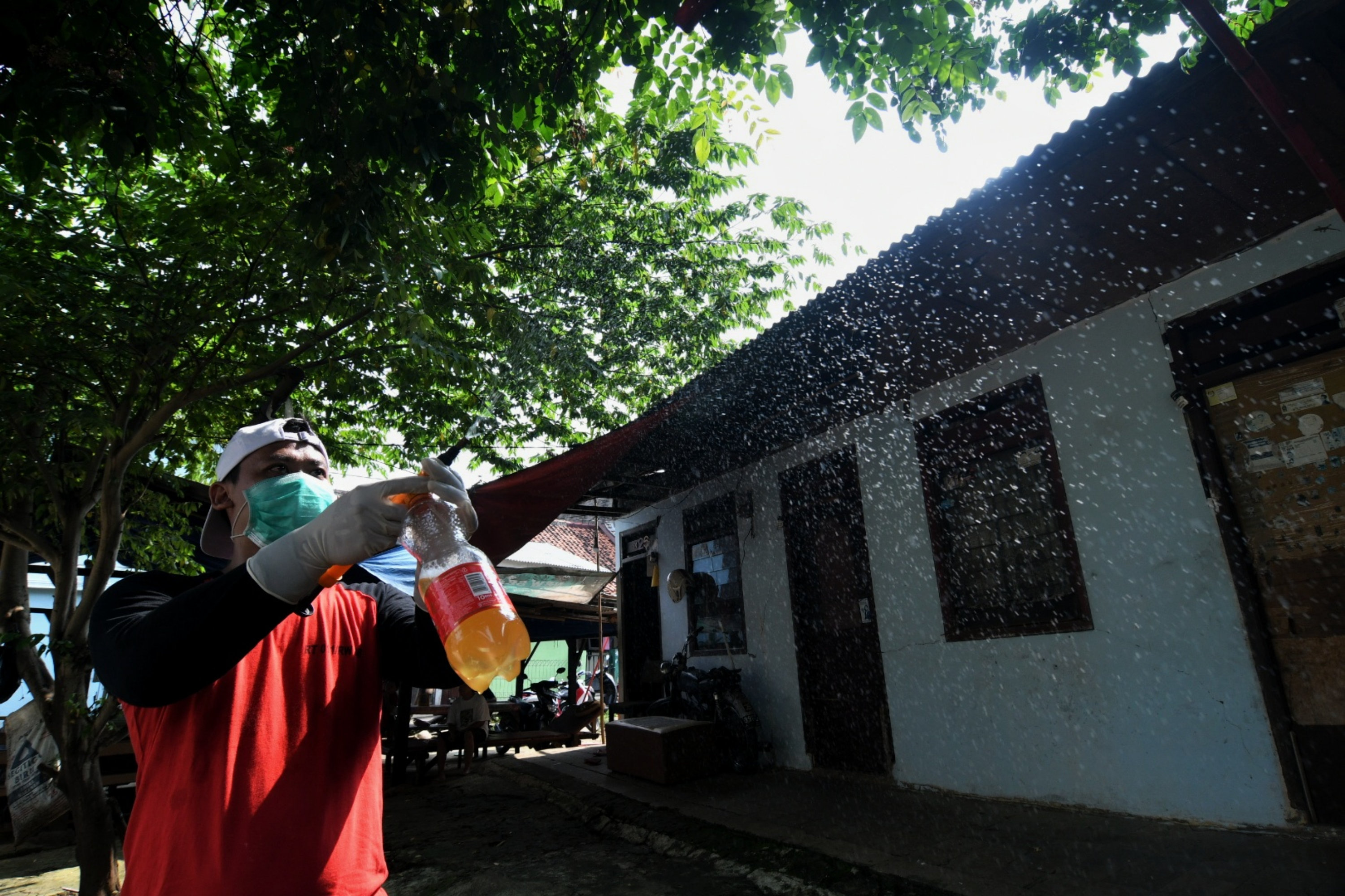 Penyemprotan Disinfektan Swadaya Masyarakat