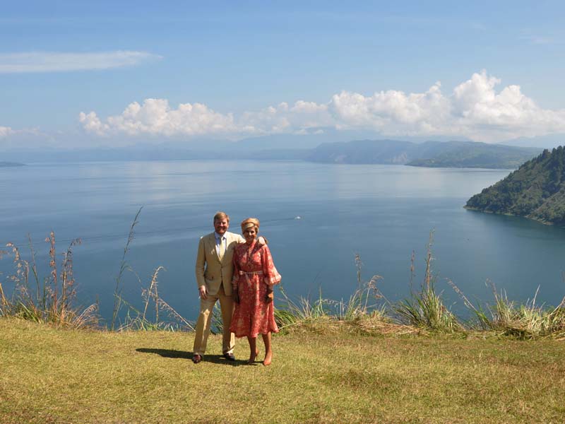Raja Dan Ratu Belanda Berkunjung Ke Danau Toba