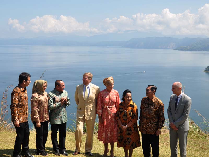 Raja Dan Ratu Belanda Berkunjung Ke Danau Toba