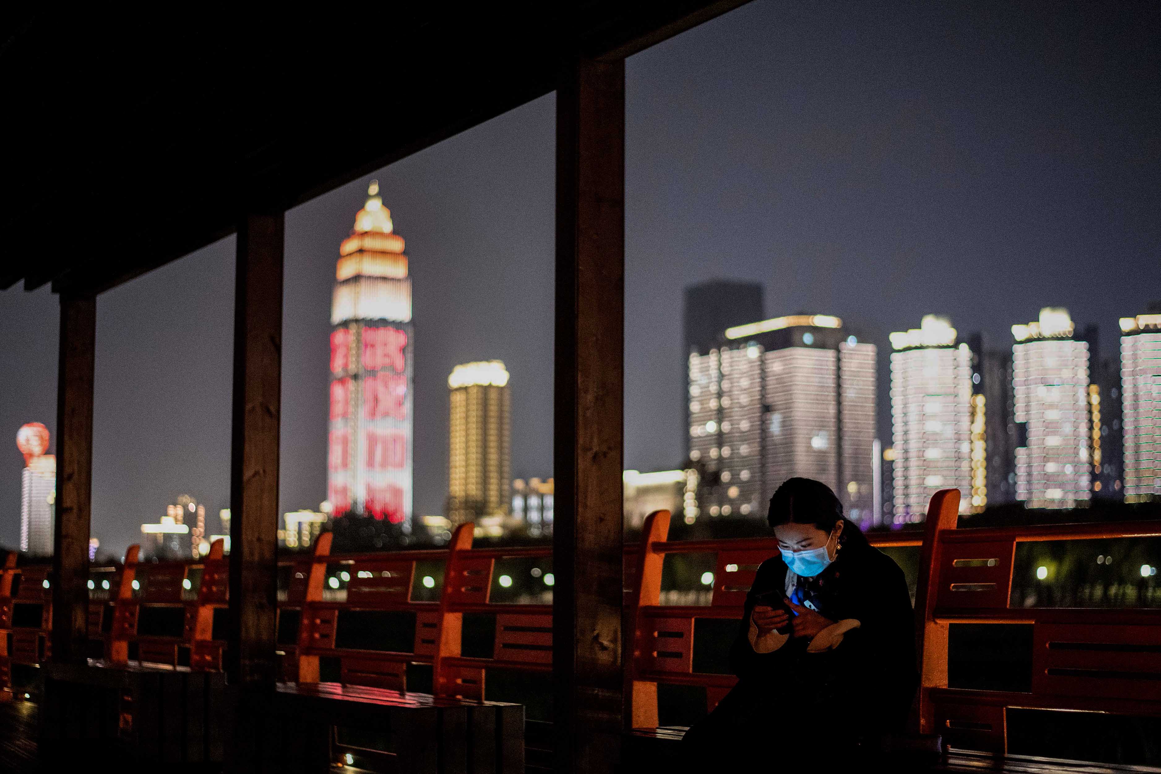 Status Lockdown Berakhir, Warga Diberikan Sertifikat dan Kode QR 