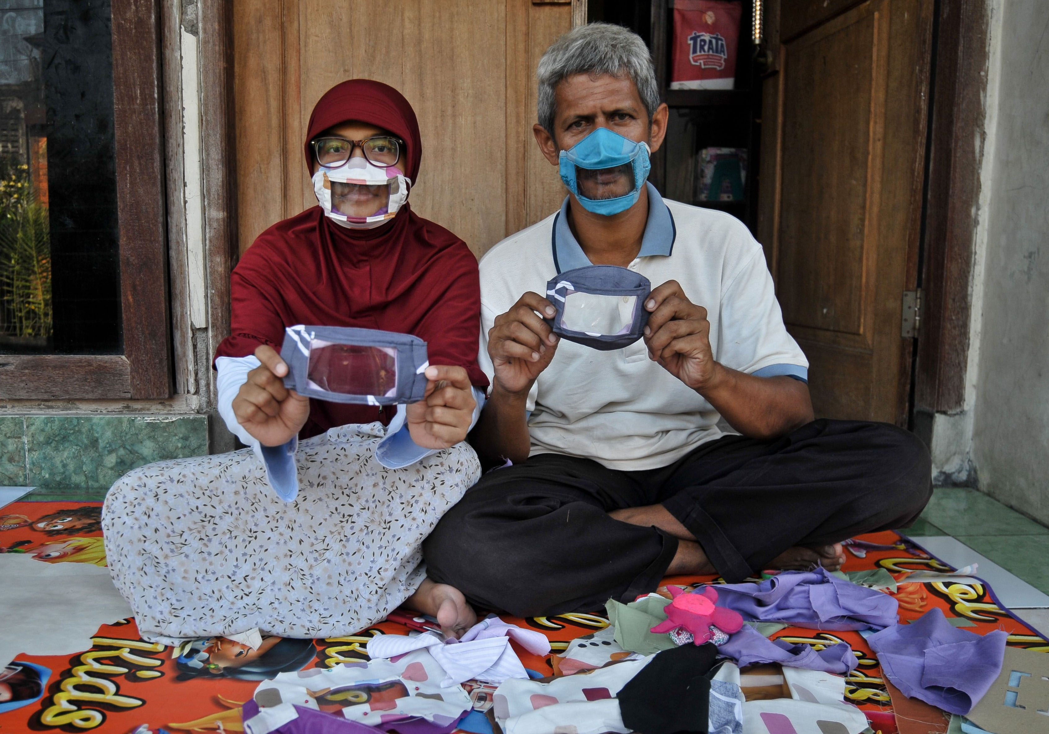 Masker Transparan untuk Tunarungu