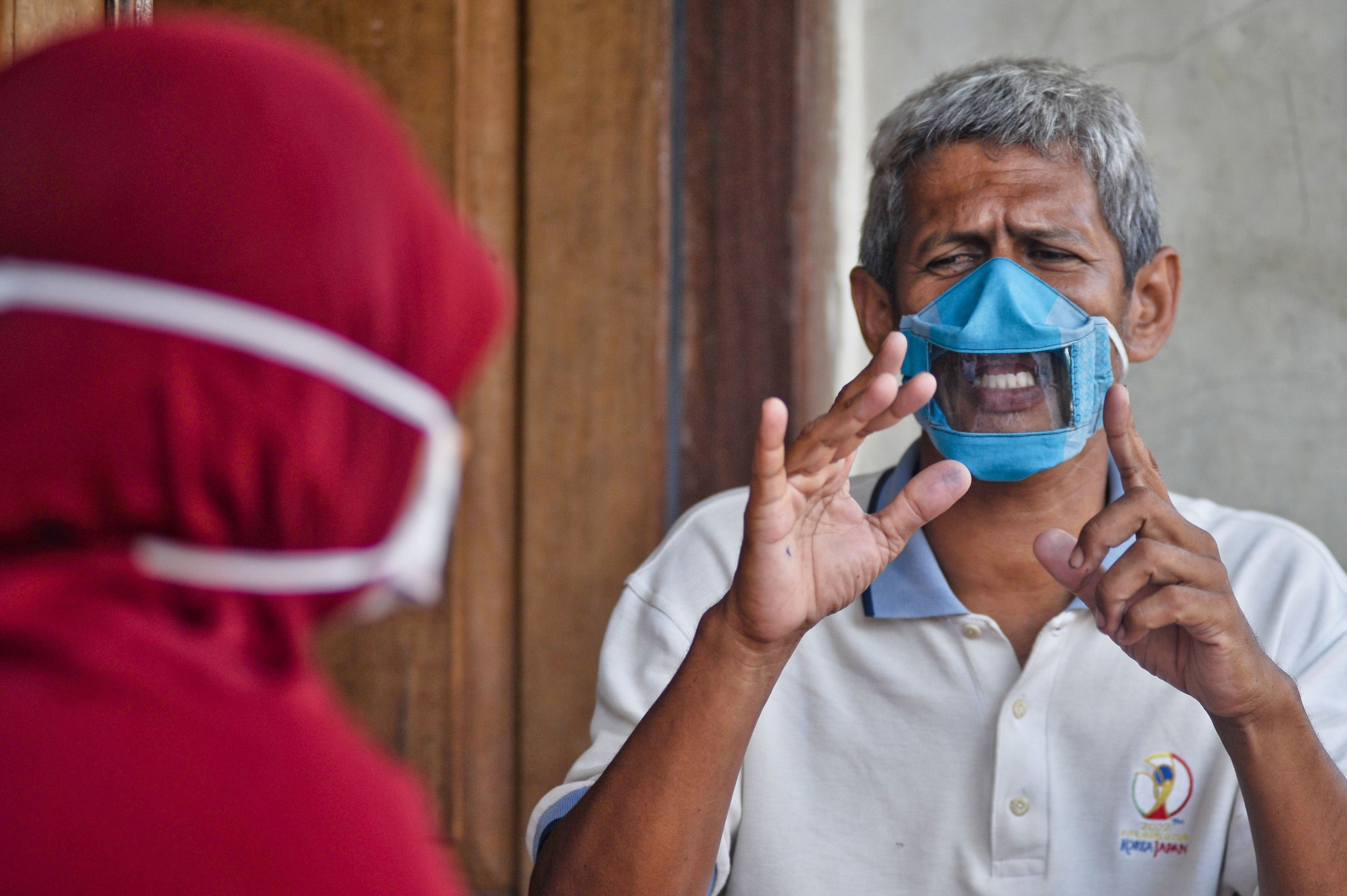 Masker Transparan untuk Tunarungu