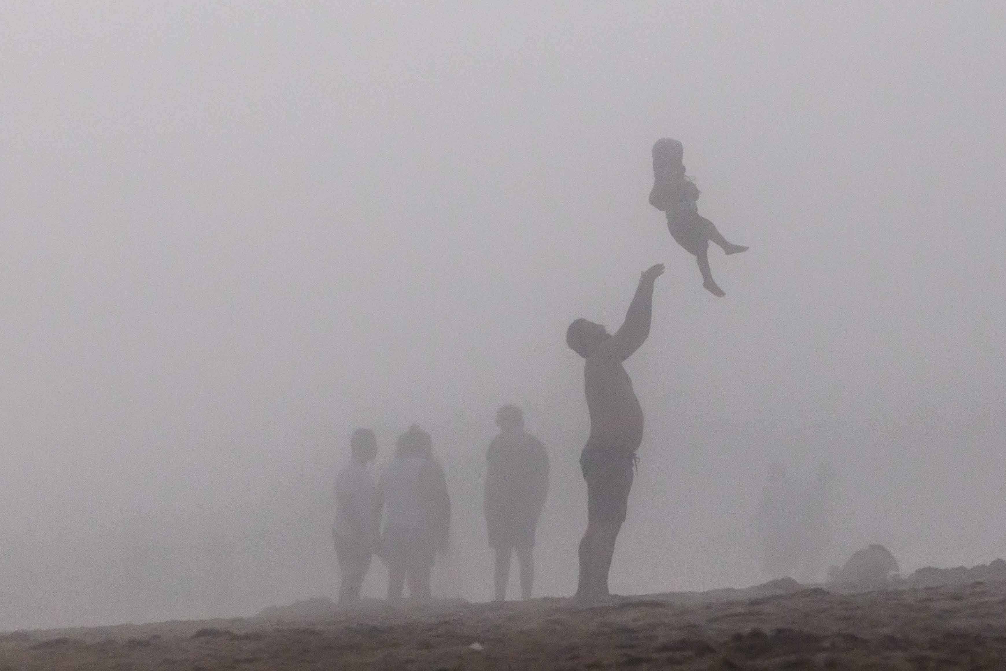 Membunuh Bosan Warga California Kunjungi Pantai