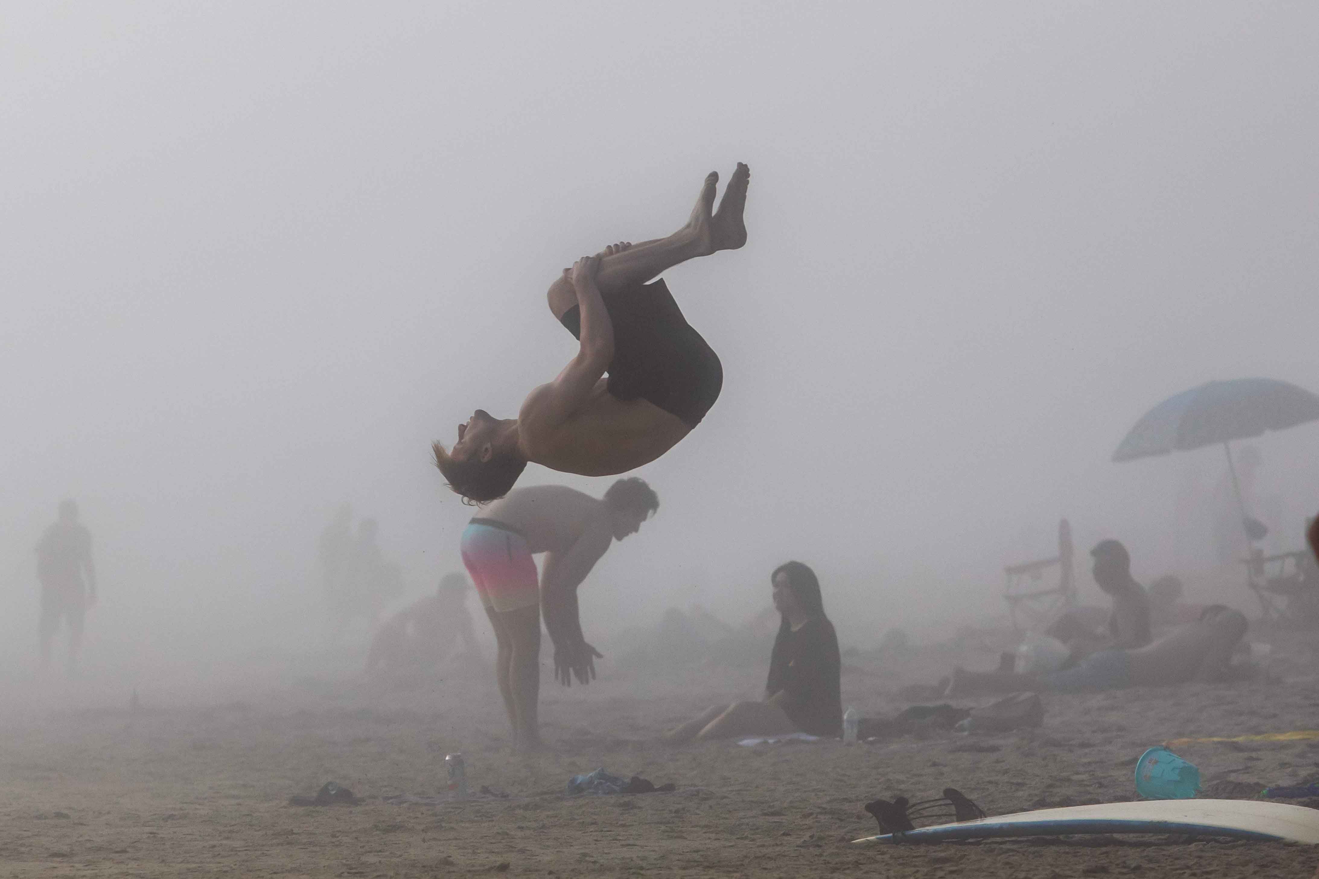 Membunuh Bosan Warga California Kunjungi Pantai