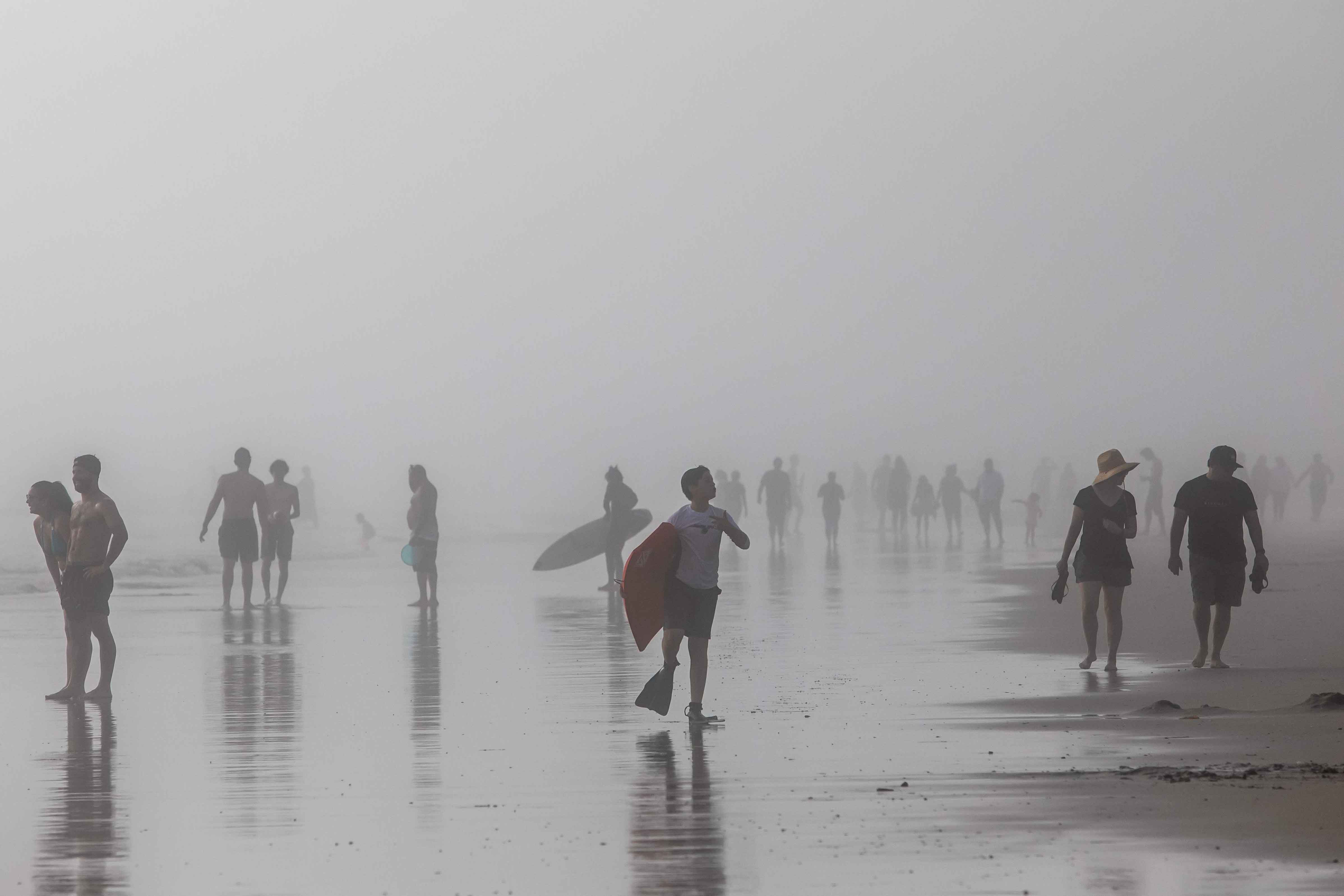 Membunuh Bosan Warga California Kunjungi Pantai
