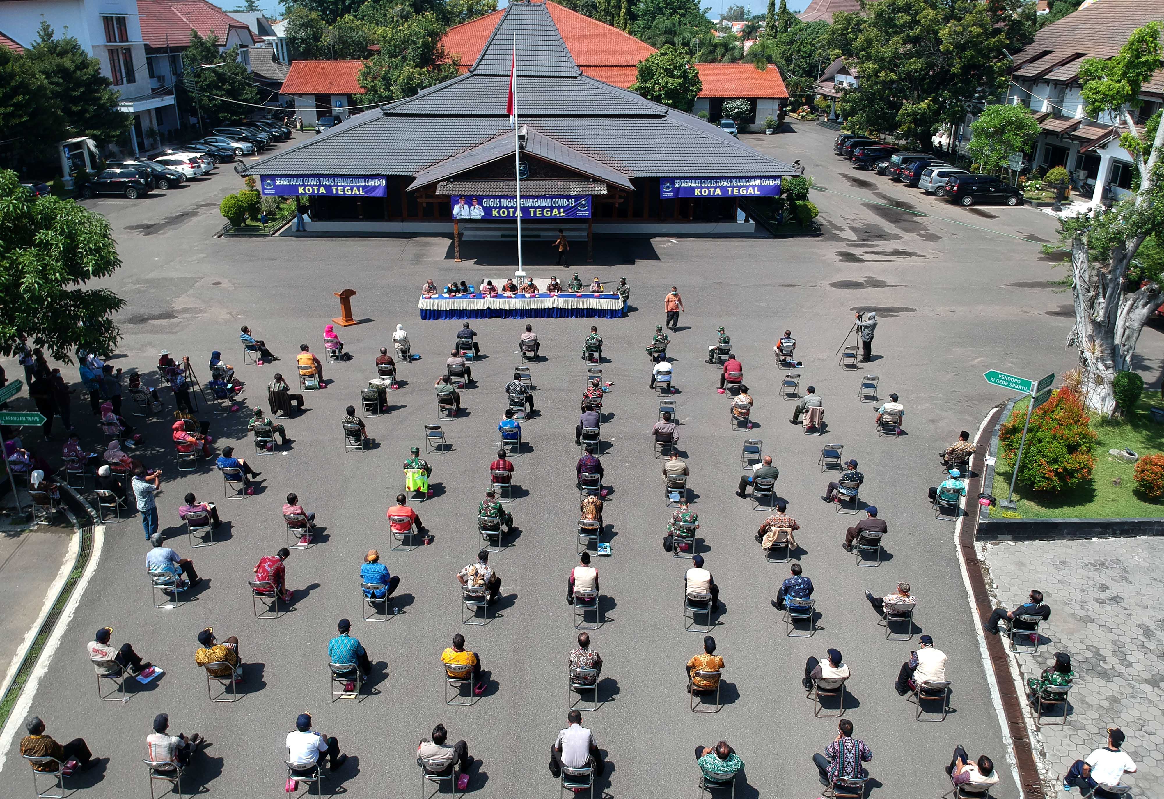 Rapat Sambil Berjemur