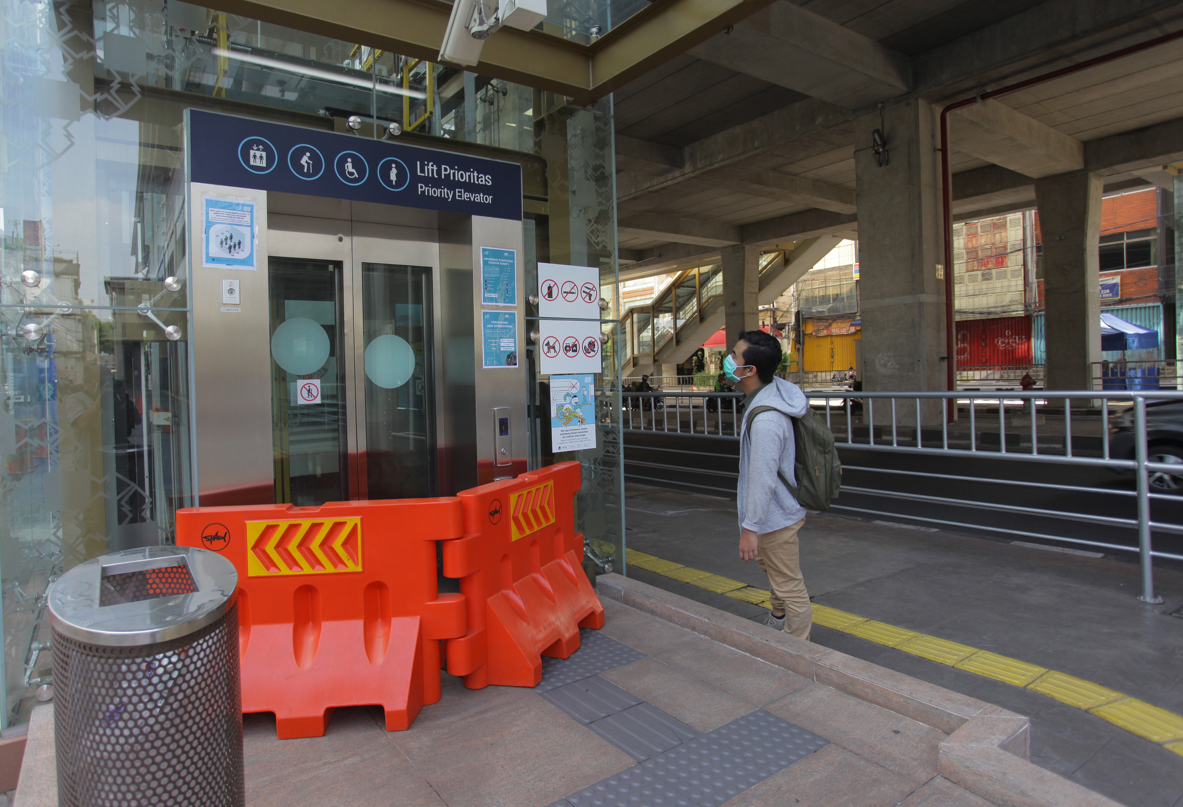Penutupan 3 Pintu Stasiun MRT 