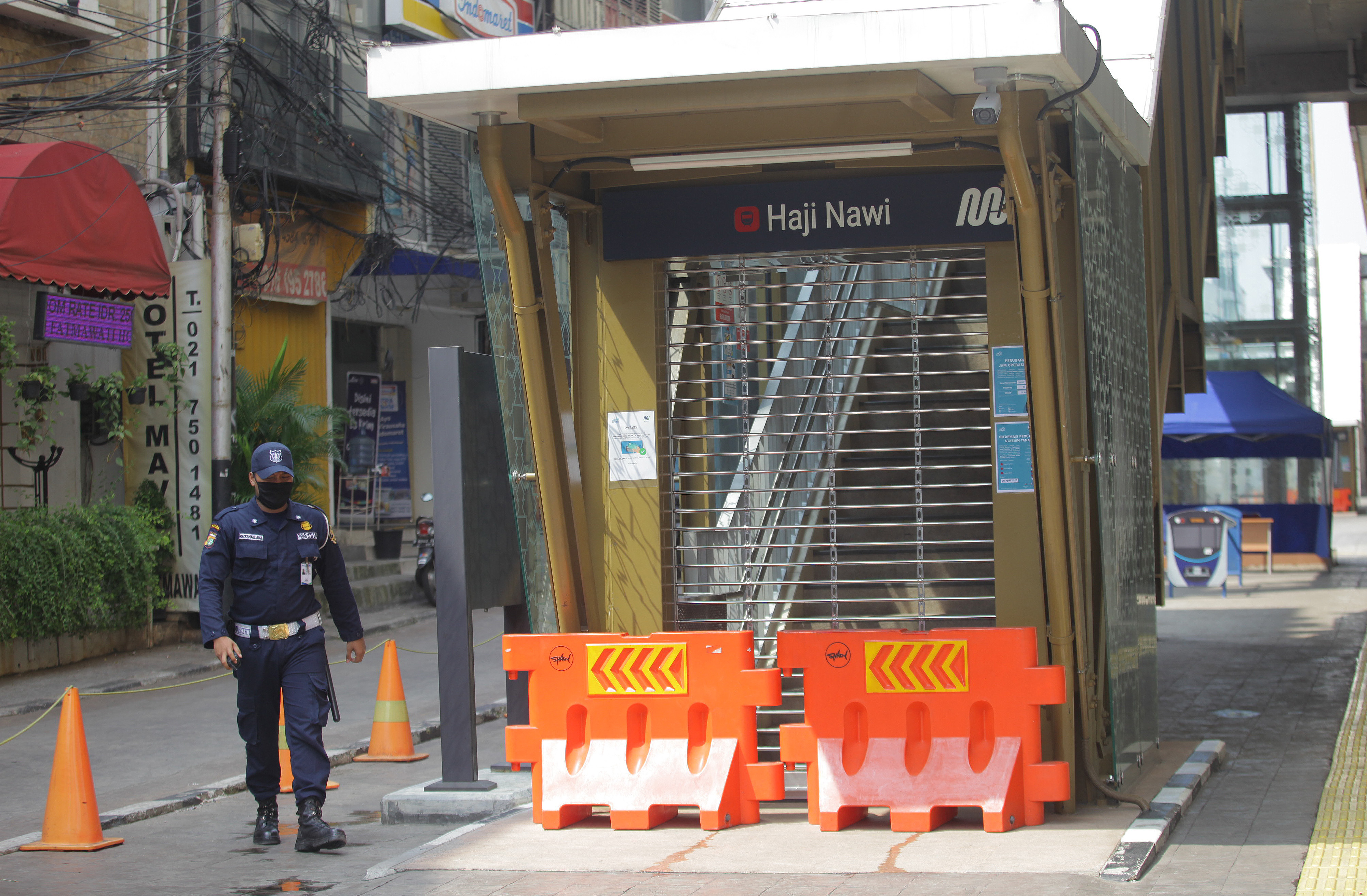Penutupan 3 Pintu Stasiun MRT 