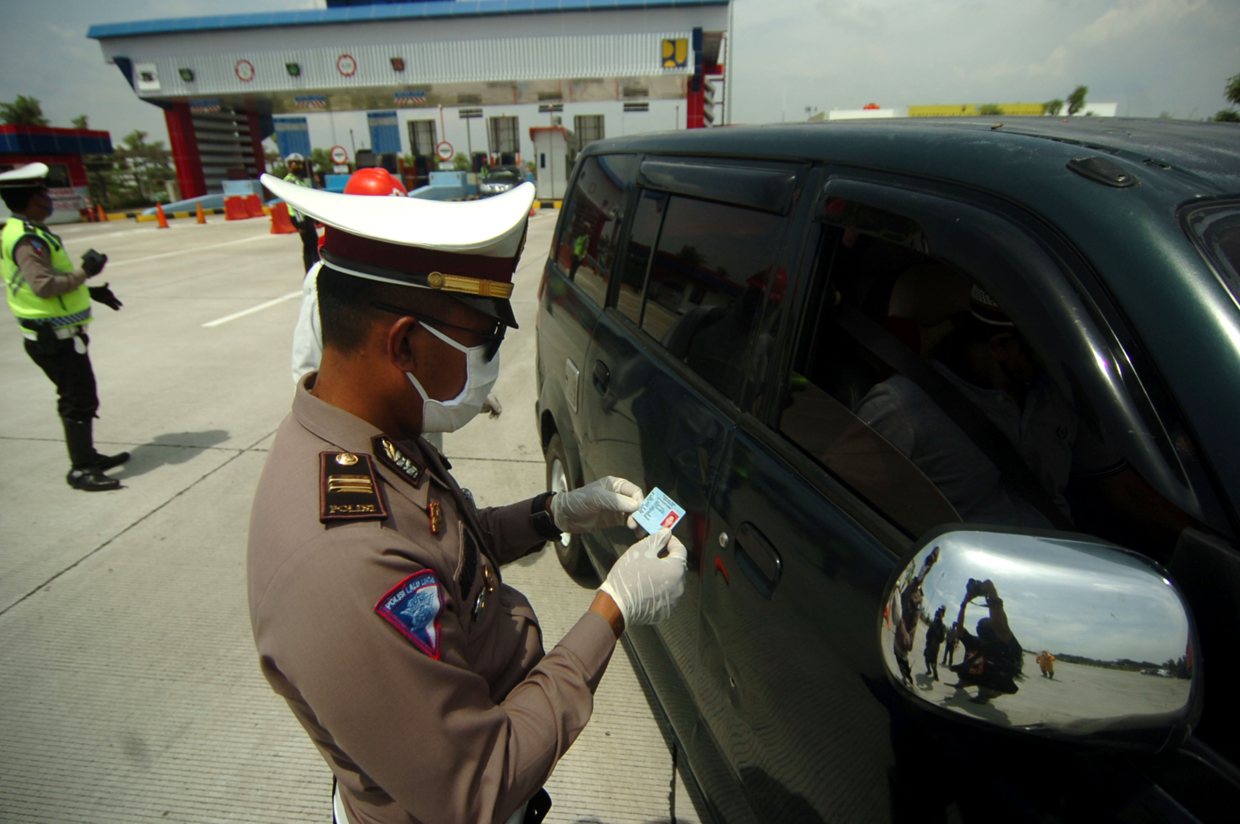 Penyekatan Mudik di Tol Tegal