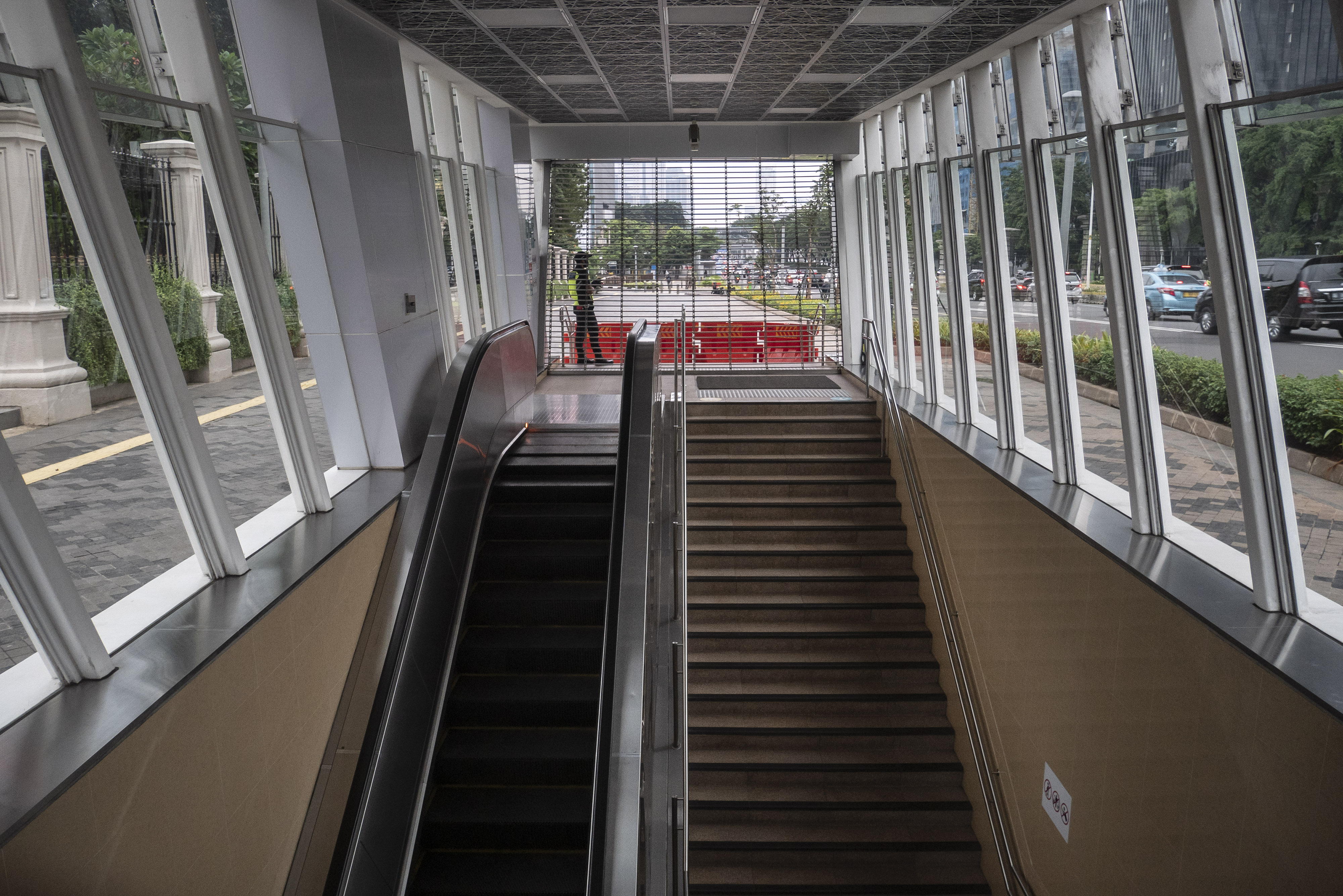 Stasiun MRT Benhil Tutup Sementara