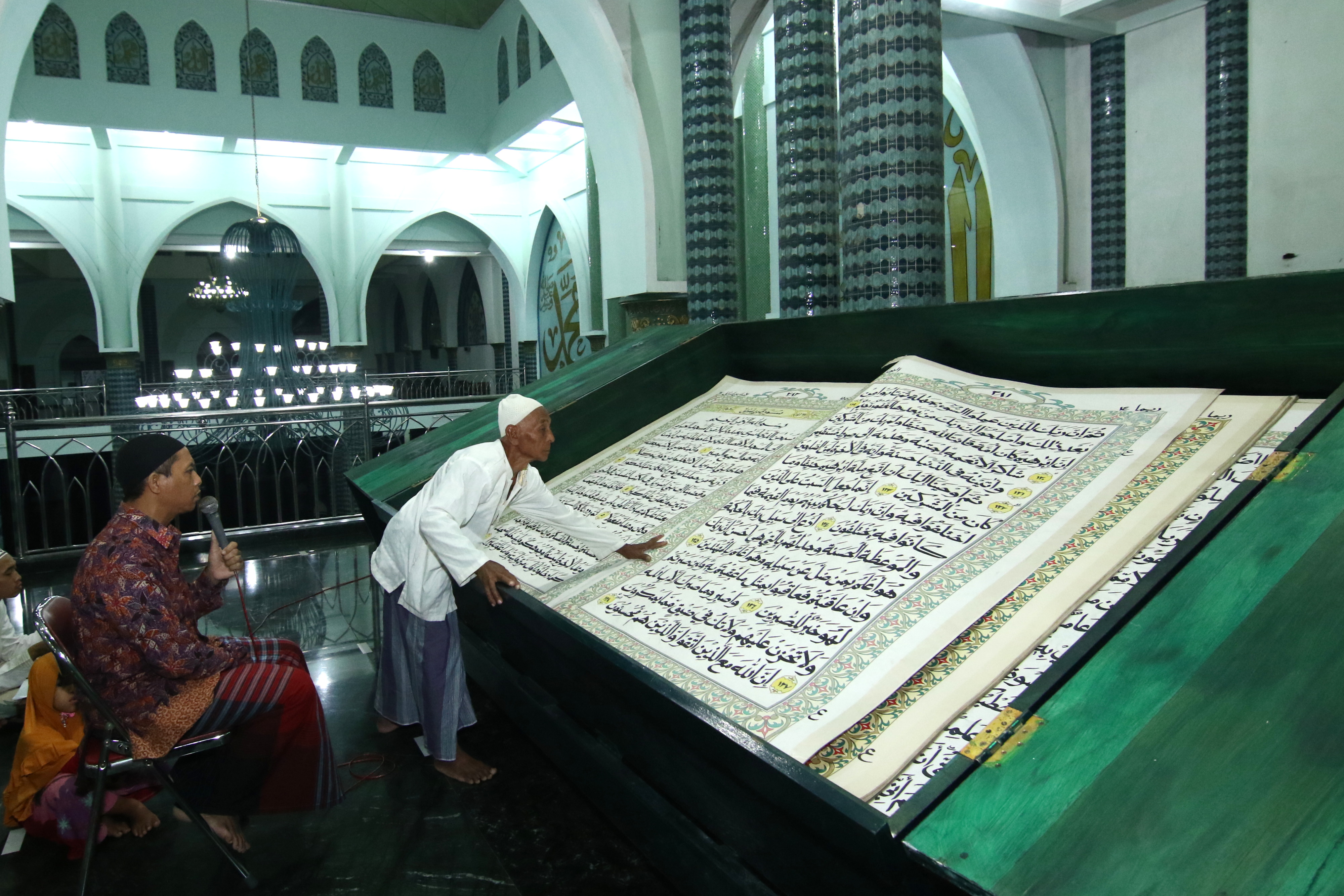 Tadarus Membaca Al Qur'an Raksasa