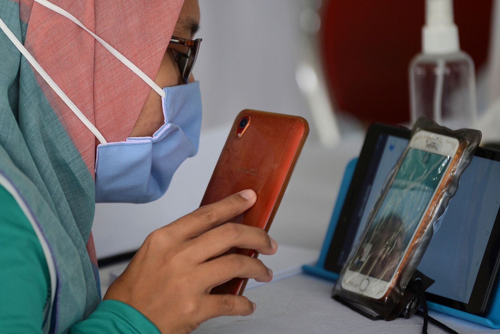 Fasilitas Komunikasi Kerabat Pasien Covid-19 