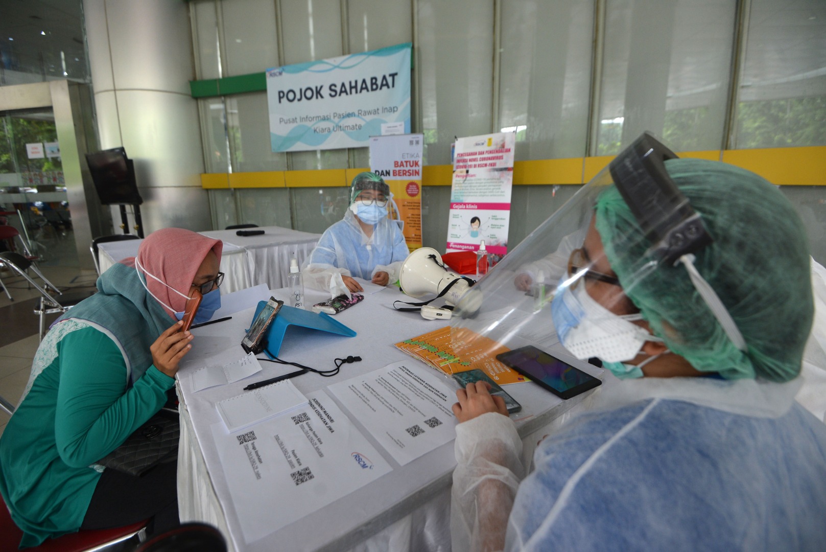 Fasilitas Komunikasi Kerabat Pasien Covid-19 