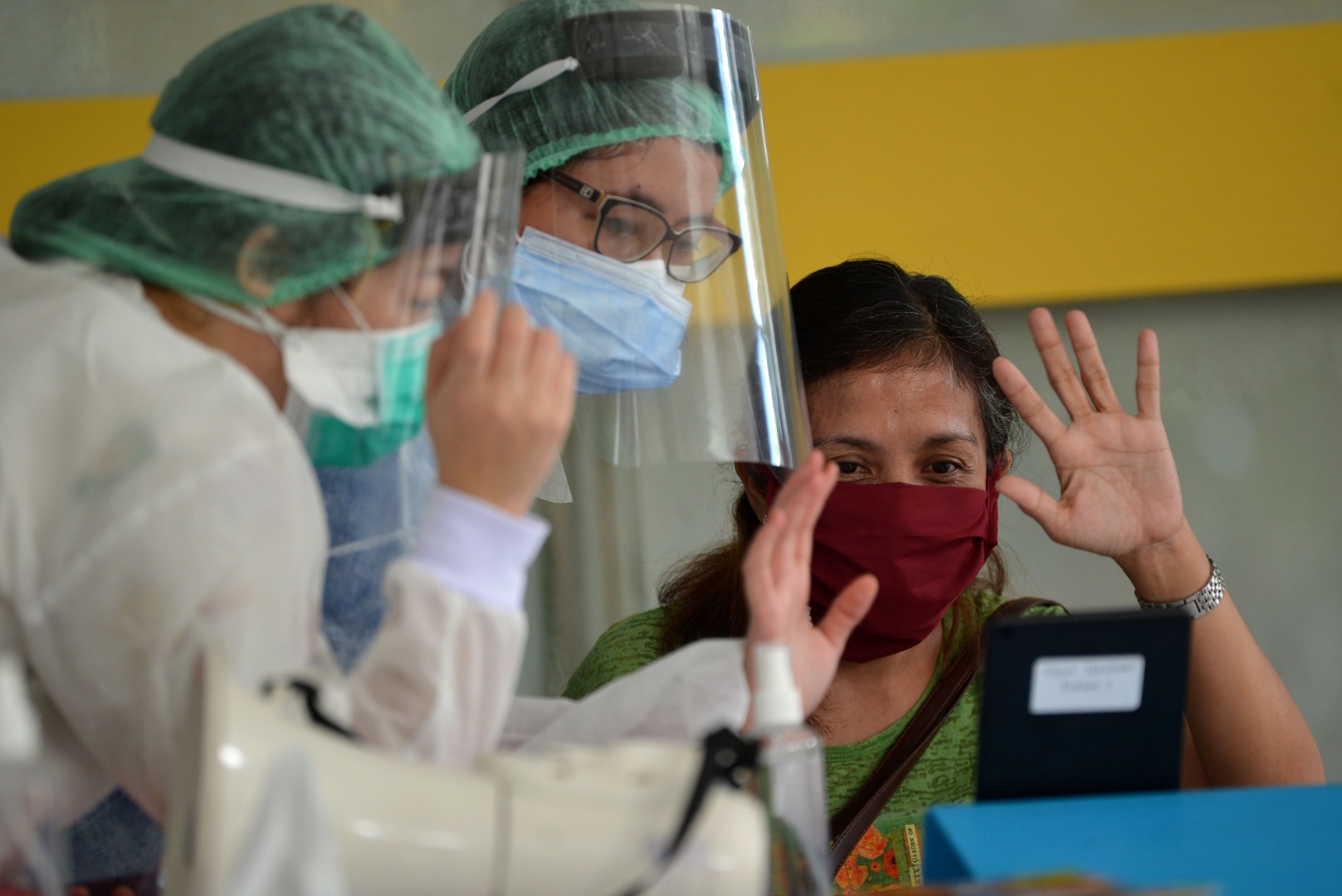 Fasilitas Komunikasi Kerabat Pasien Covid-19 