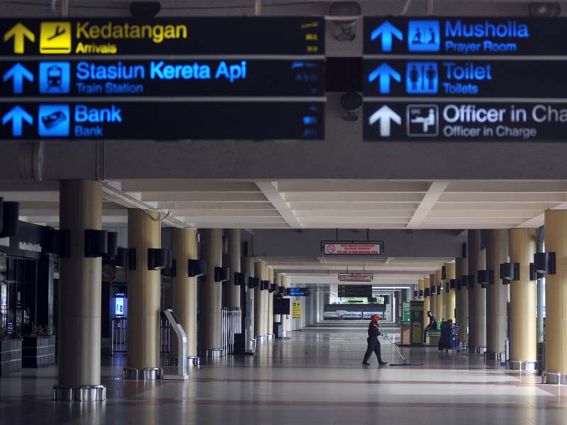 Bandara Minangkabau Stop Penerbangan