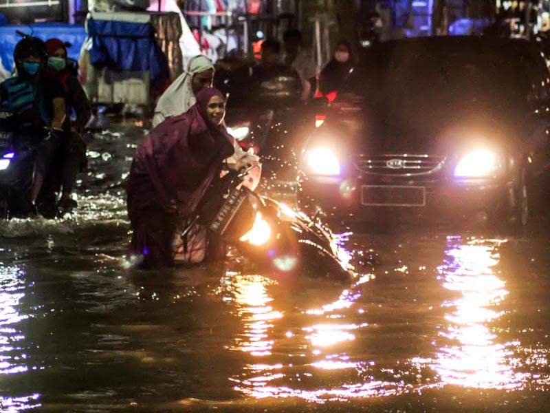 Drainase Tidak Mampu Menampung Air Hujan
