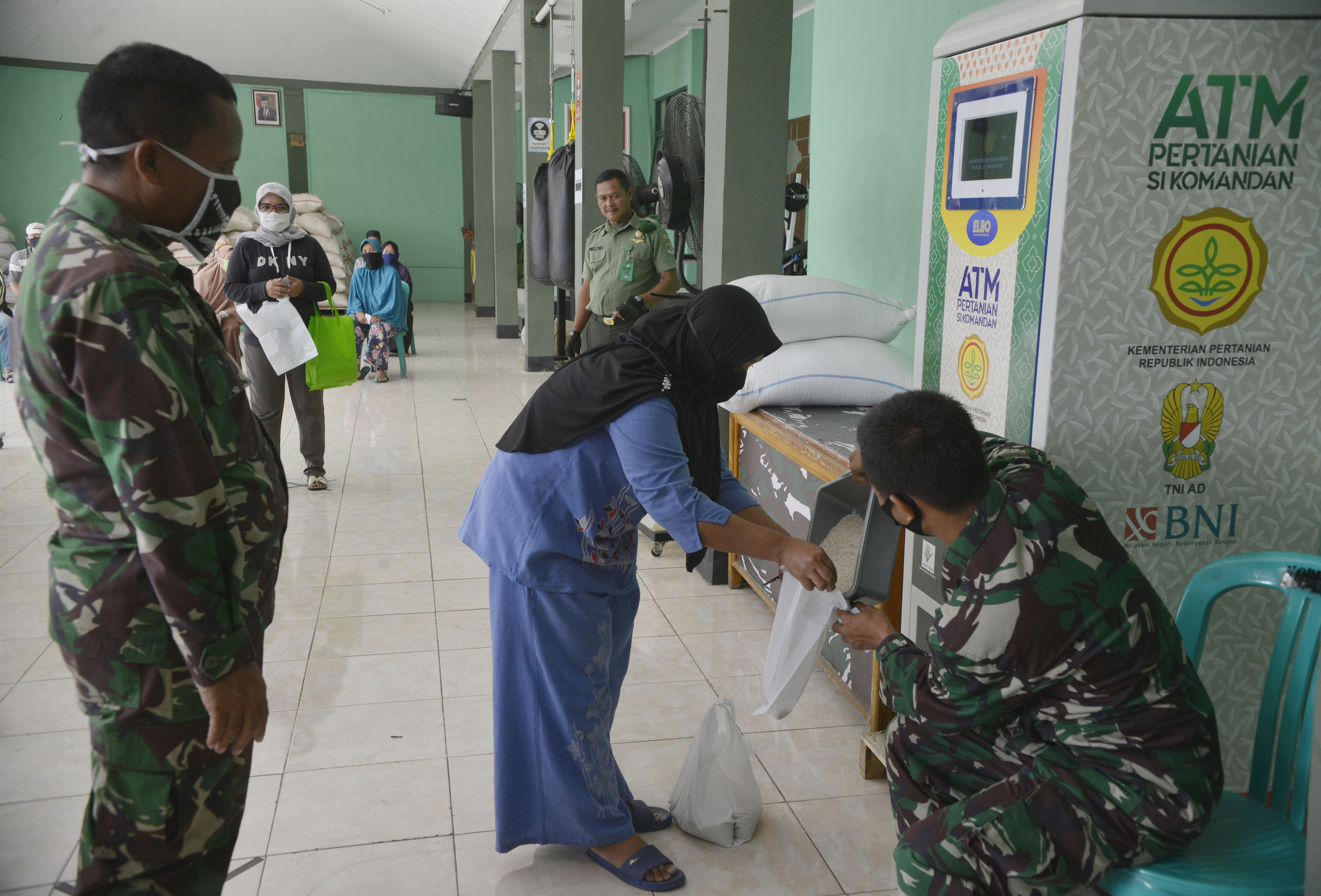 ATM Beras untuk Warga Terdampak Covid-19