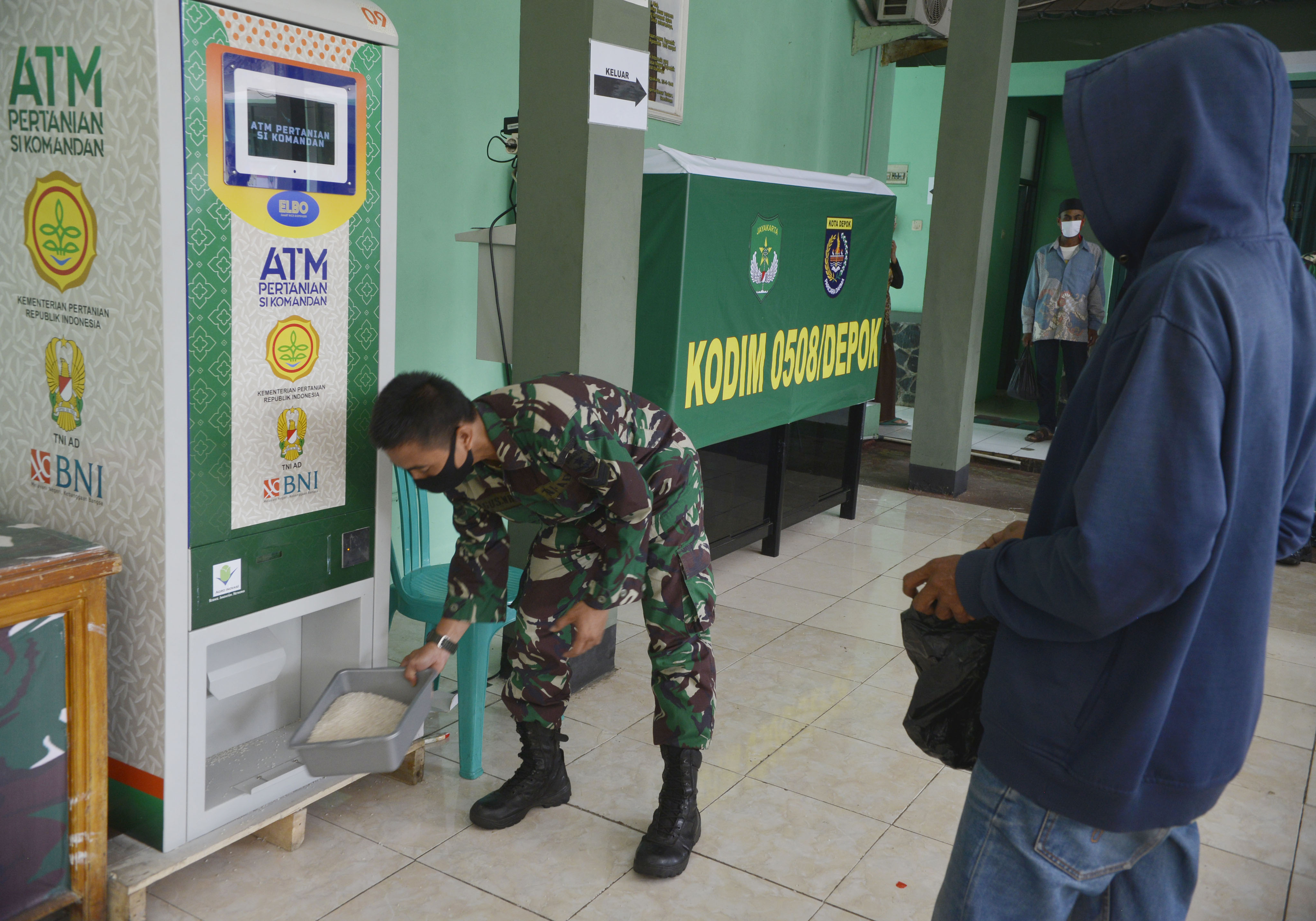 ATM Beras untuk Warga Terdampak Covid-19