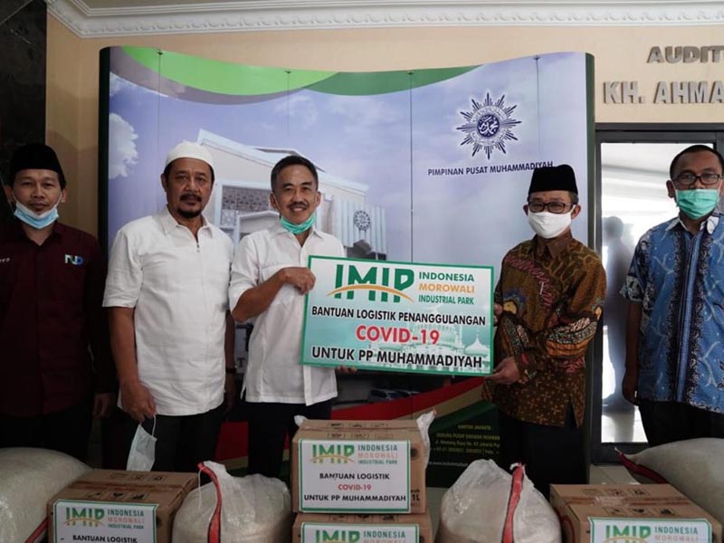 IMIP Berbagi Bantuan Untuk Masyarakat Kurang Mampu