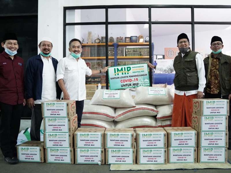 IMIP Berbagi Bantuan Untuk Masyarakat Kurang Mampu