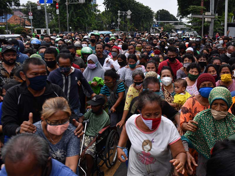 Pembagian Nasi Kotak Di Kogabwilhan 1