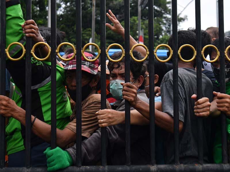 Pembagian Nasi Kotak Di Kogabwilhan 1