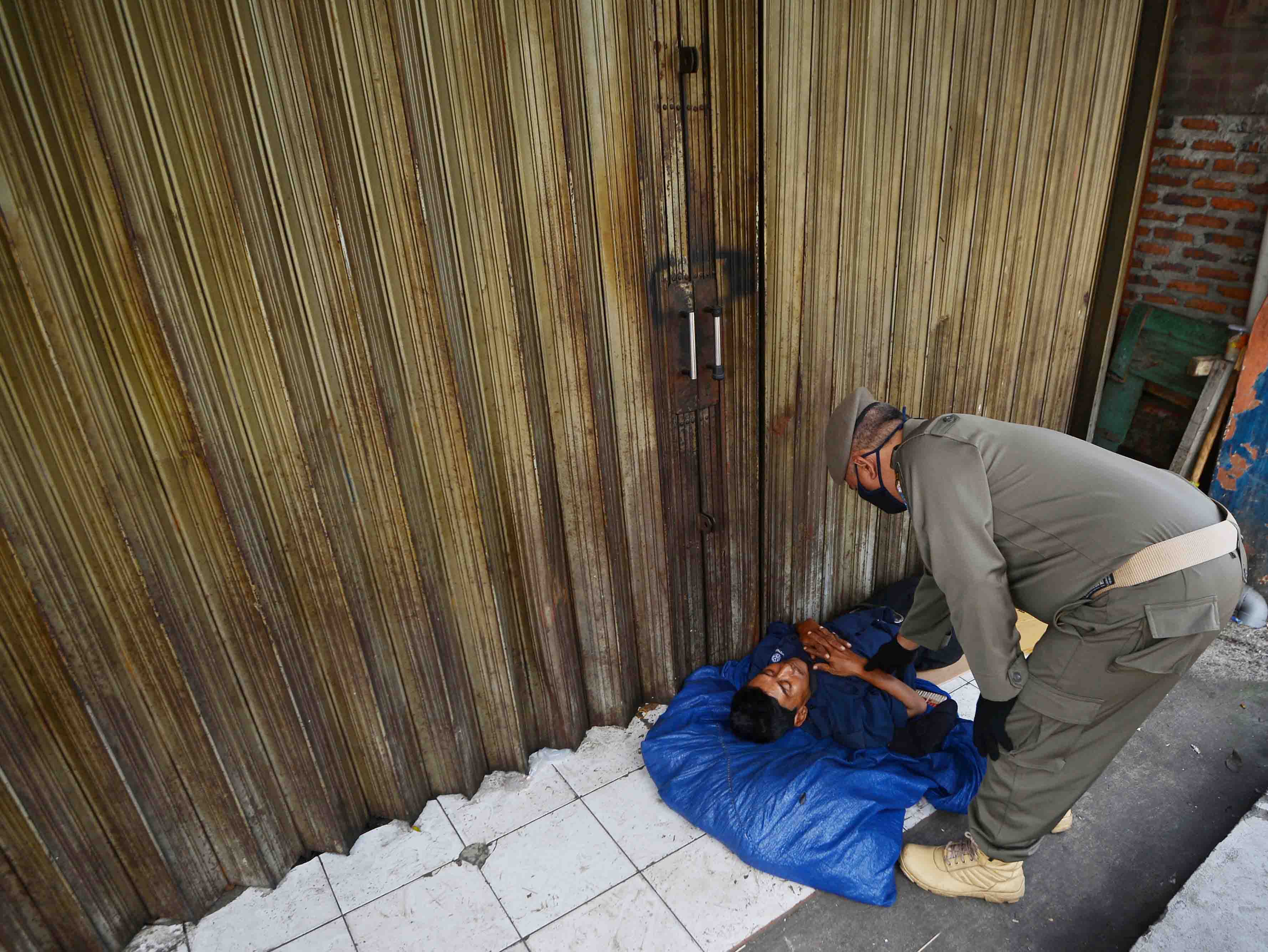 Pemulung Memohon Tidak Dirazia Satpol PP  