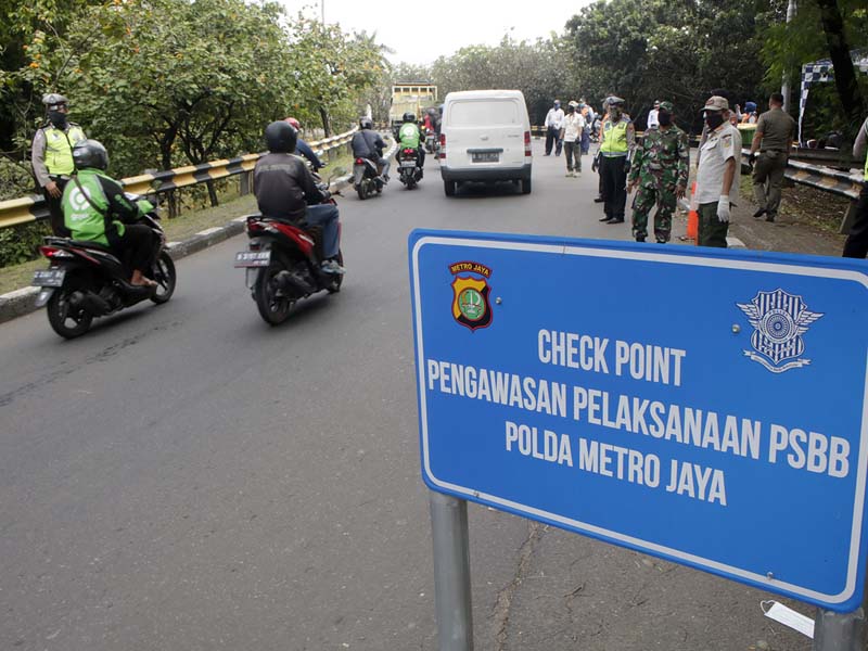 Pengawasan PSBB Di Perbatasan Depok-Jakarta
