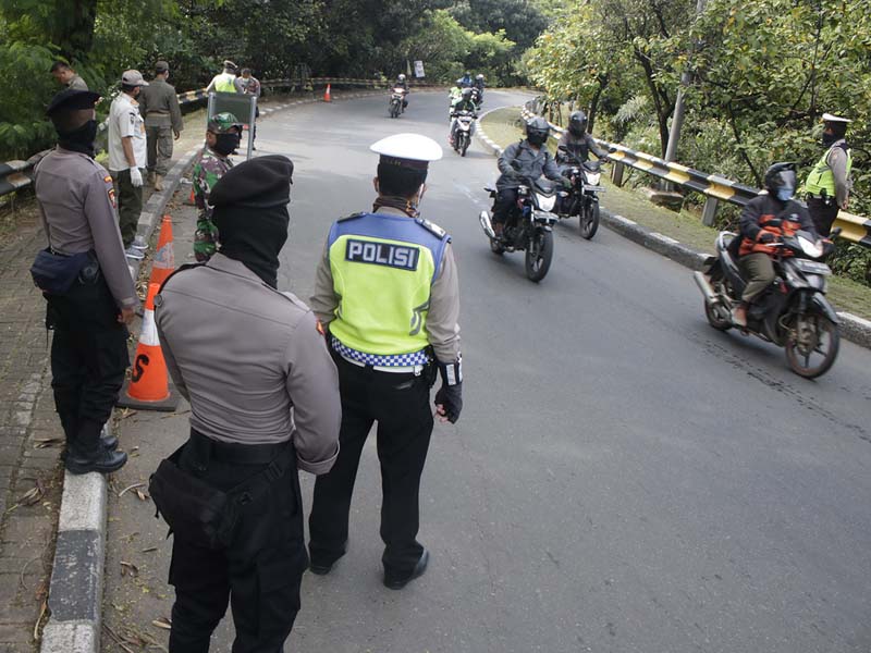 Pengawasan PSBB Di Perbatasan Depok-Jakarta