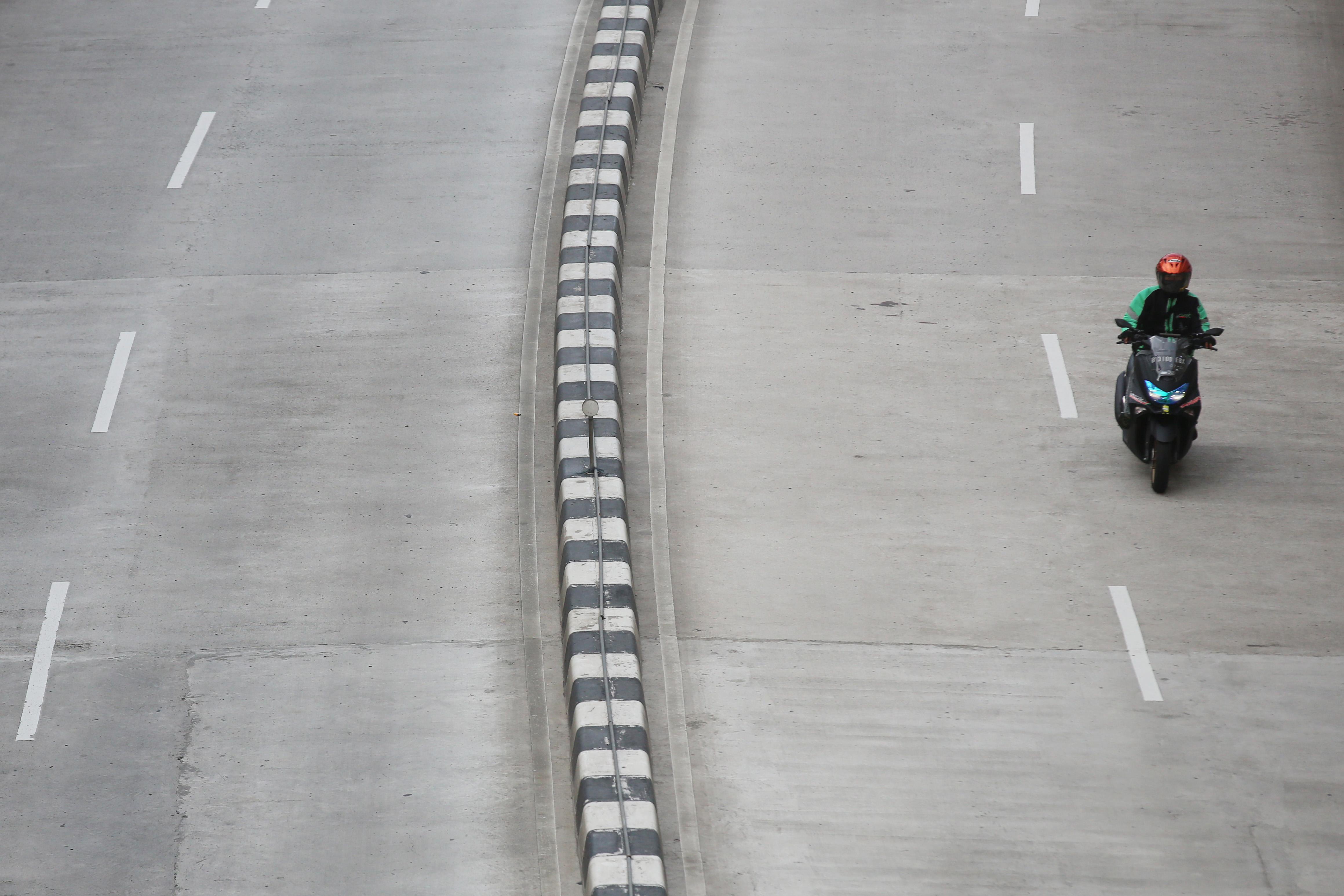 Imbas PSBB Bagi Ojek Daring