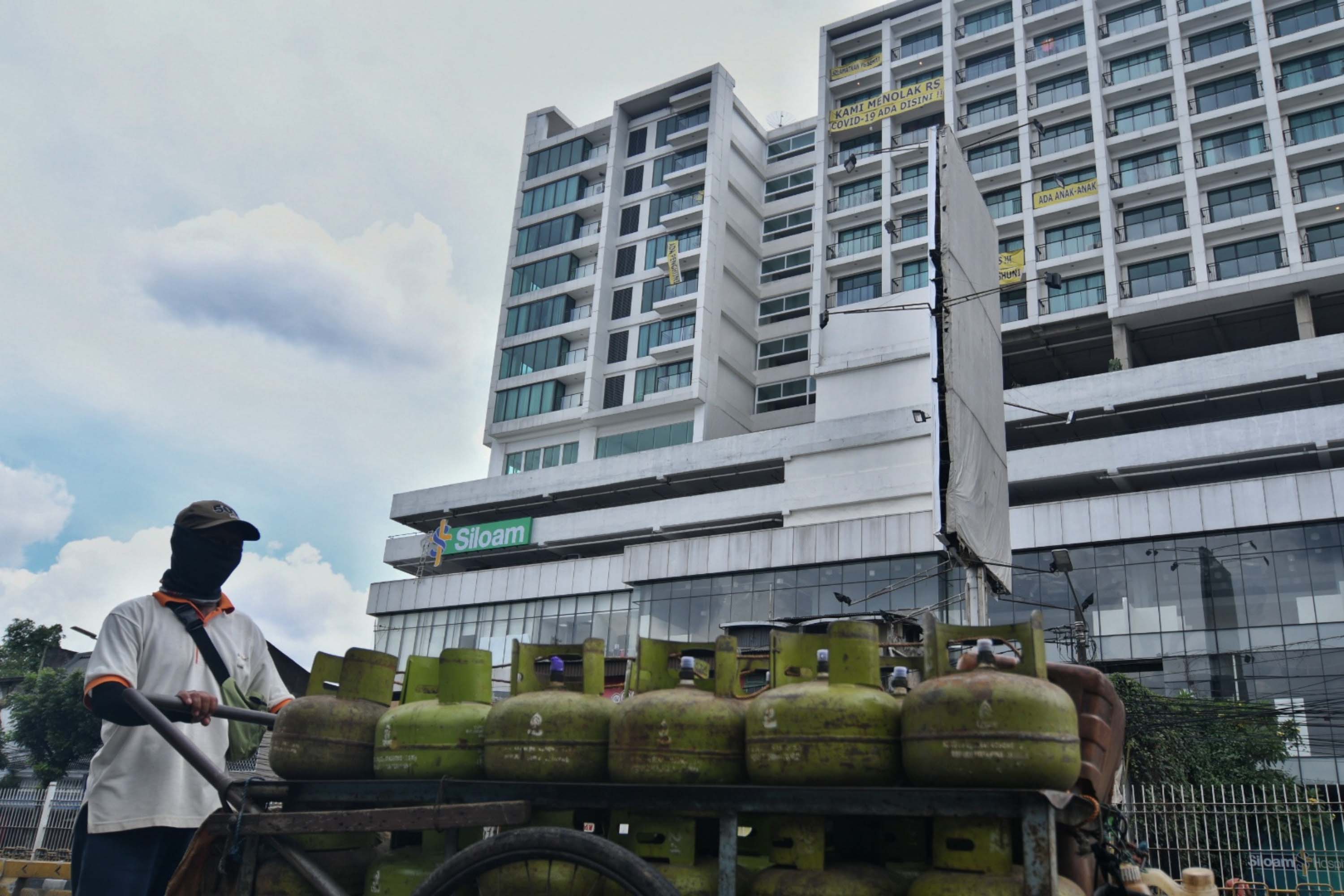 Penghuni Apartemen Tolak RS Darurat Covid-19 