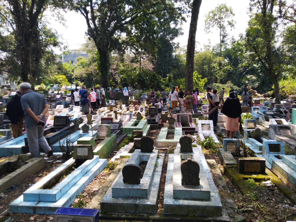 Ziarah Makam Jelang Ramadan