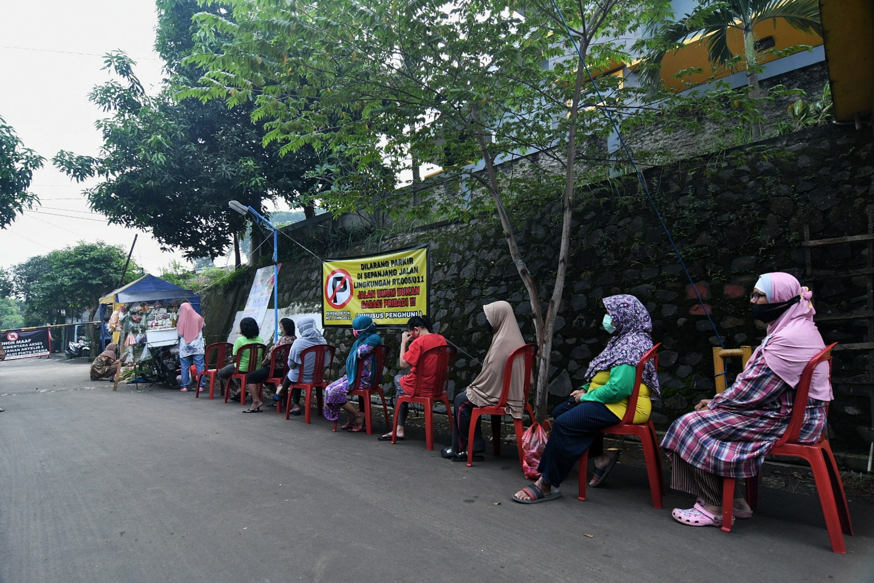 Jaga Jarak Belanja Sayuran