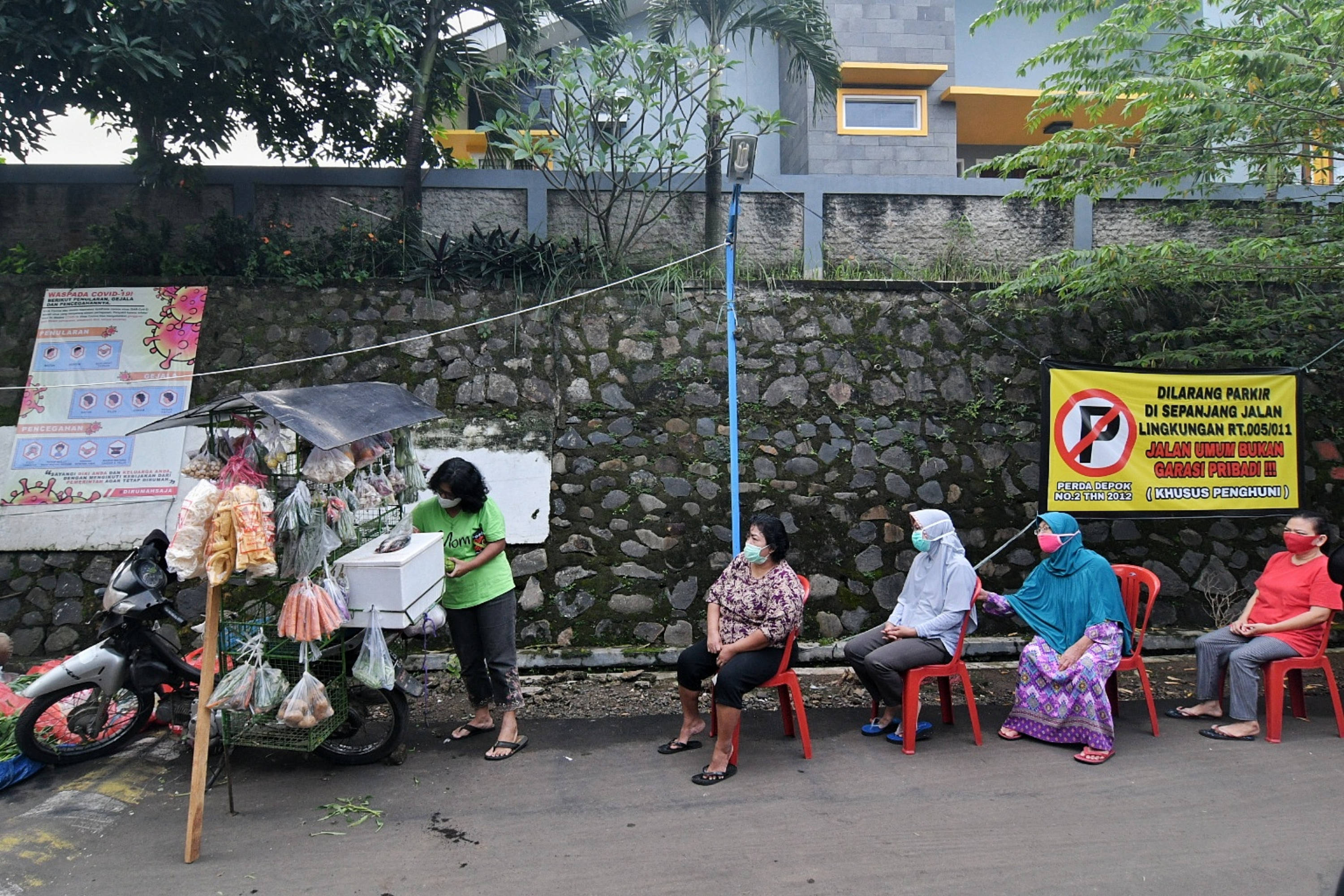 Jaga Jarak Belanja Sayuran