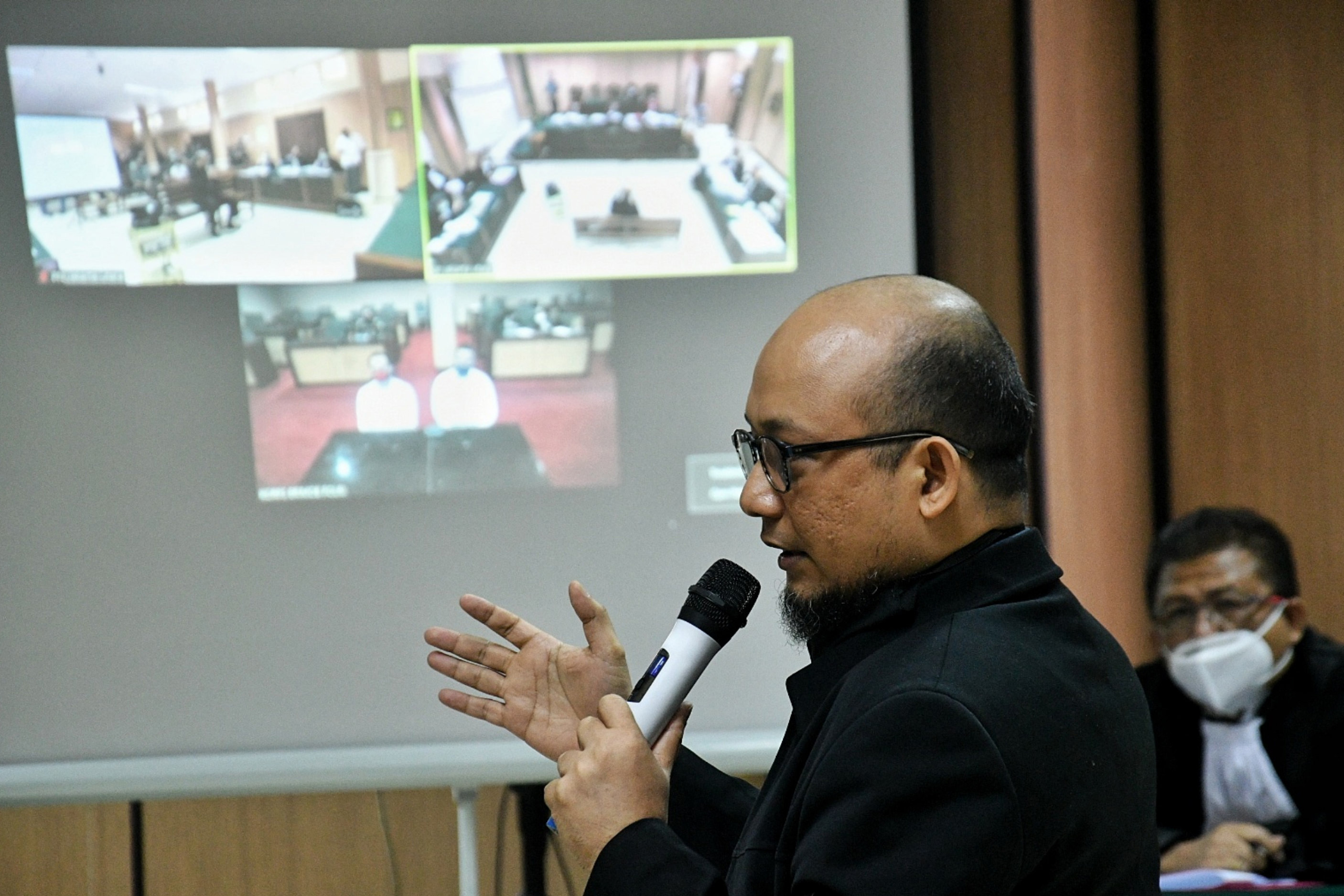 Novel Saksi Sidang Penyiraman Air Keras