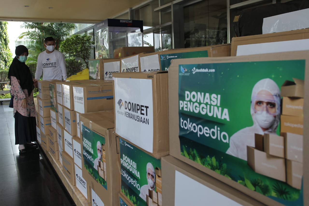 Media Group Menyerahkan Bantuan 