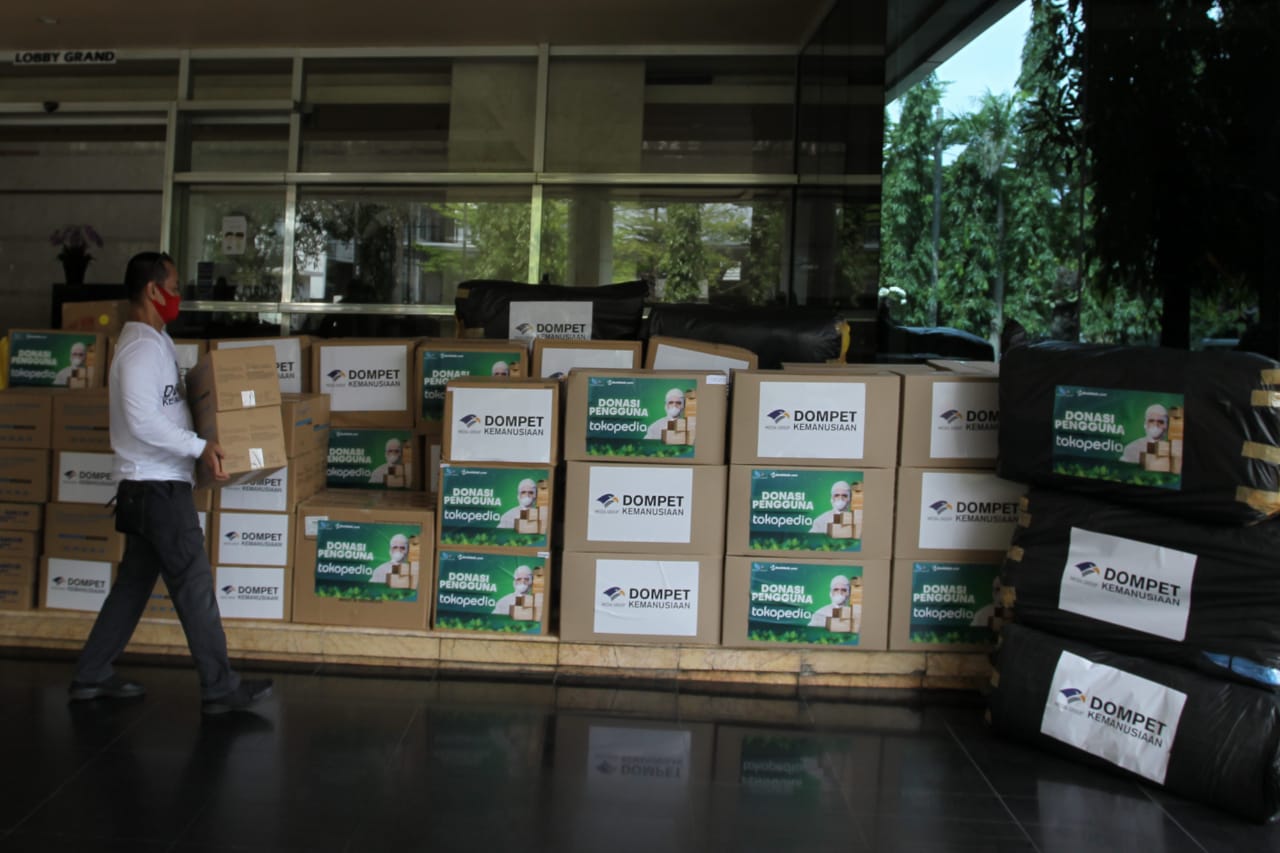 Media Group Menyerahkan Bantuan 