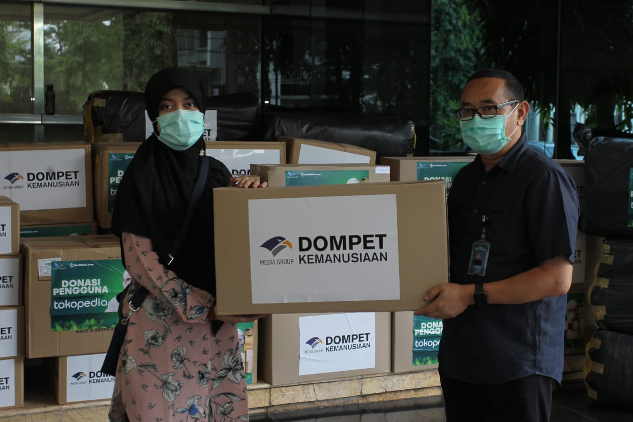 Media Group Menyerahkan Bantuan 