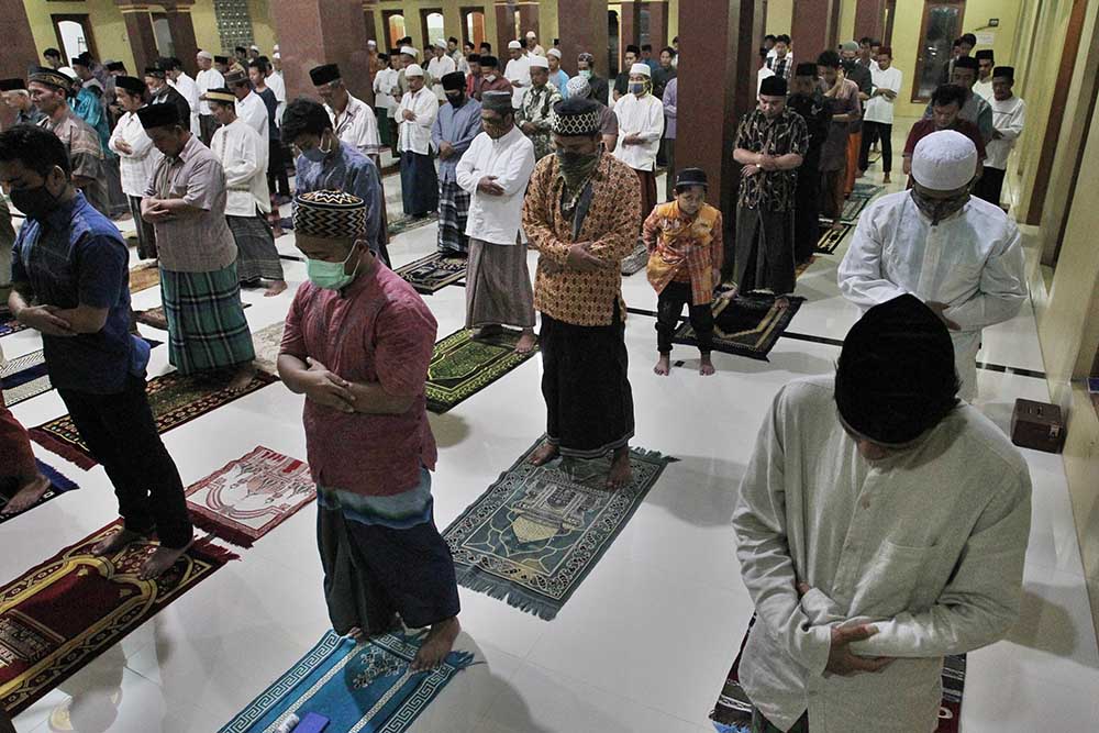 Salat Tarawih Berjamaah Berjarak